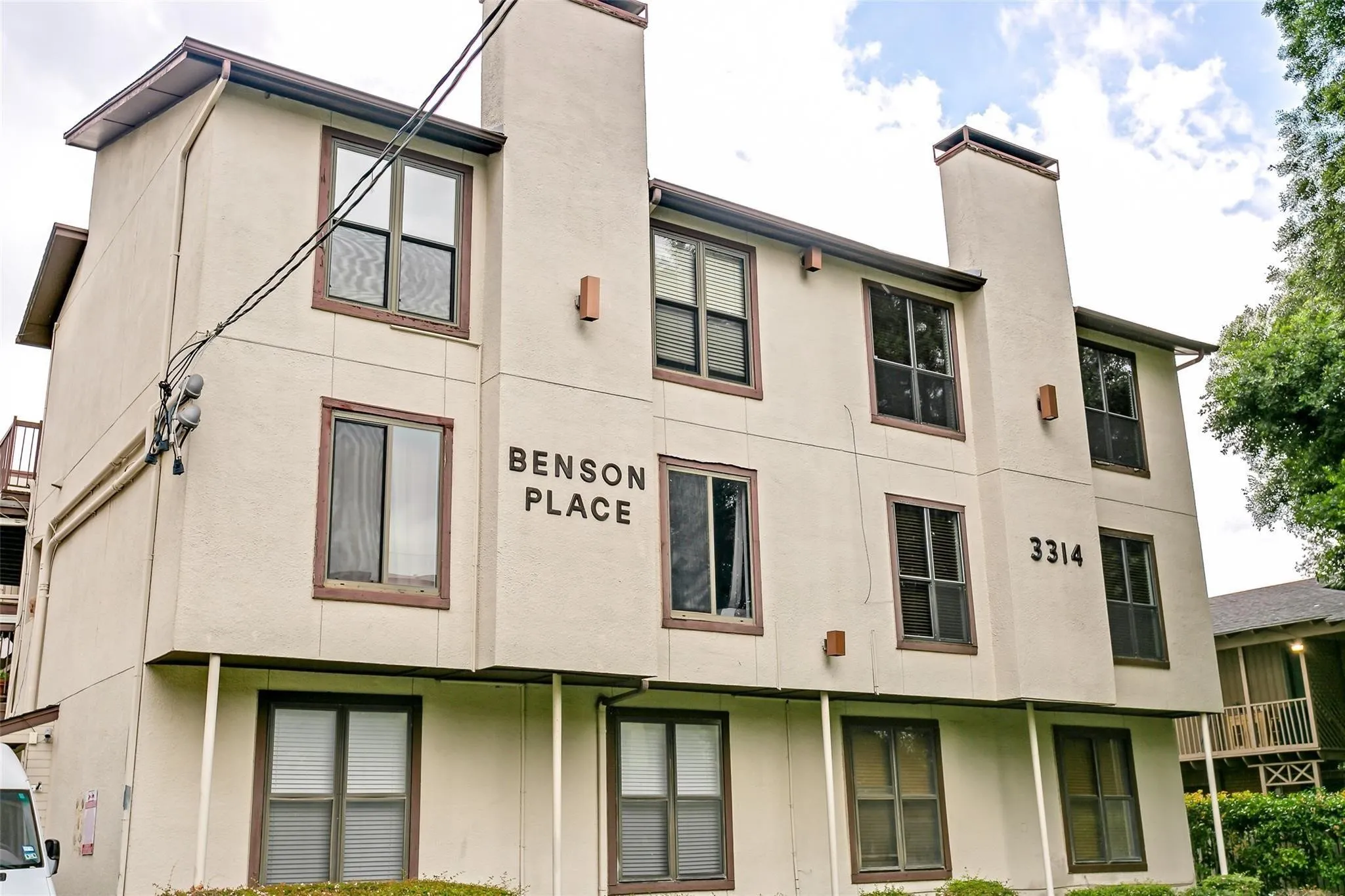 Condominium For Rent in Dallas County , 3314 Douglas Avenue 202, Dallas, Texas 75219, 2 Bedroom, 3 Bathroom, Garage spaces, 1,336 Sqft, built in 1984, mls#21277476, Real Estate Agent in Dallas, Homes For Rent in Dallas county, Homes For Rent in Dallas, Realtor in Dallas Texas, Real Estate Brokerage Independent Realty Texas, Luminita Cordes Realtor