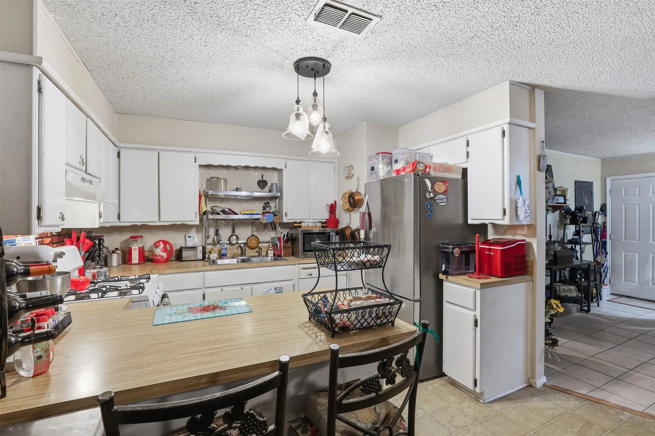 Single Family Residence For Sale in Hood County , 606 E Barton Street, Granbury, Texas 76048, 3 Bedroom, 1 Bathroom, 1 Garage spaces, 1,188 Sqft, built in 1980, mls#21267567, Real Estate Agent in Granbury, Homes For Sale in Hood county, Homes For Sale in Granbury, Realtor in Granbury Texas, Real Estate Brokerage Independent Realty Texas, Luminita Cordes Realtor