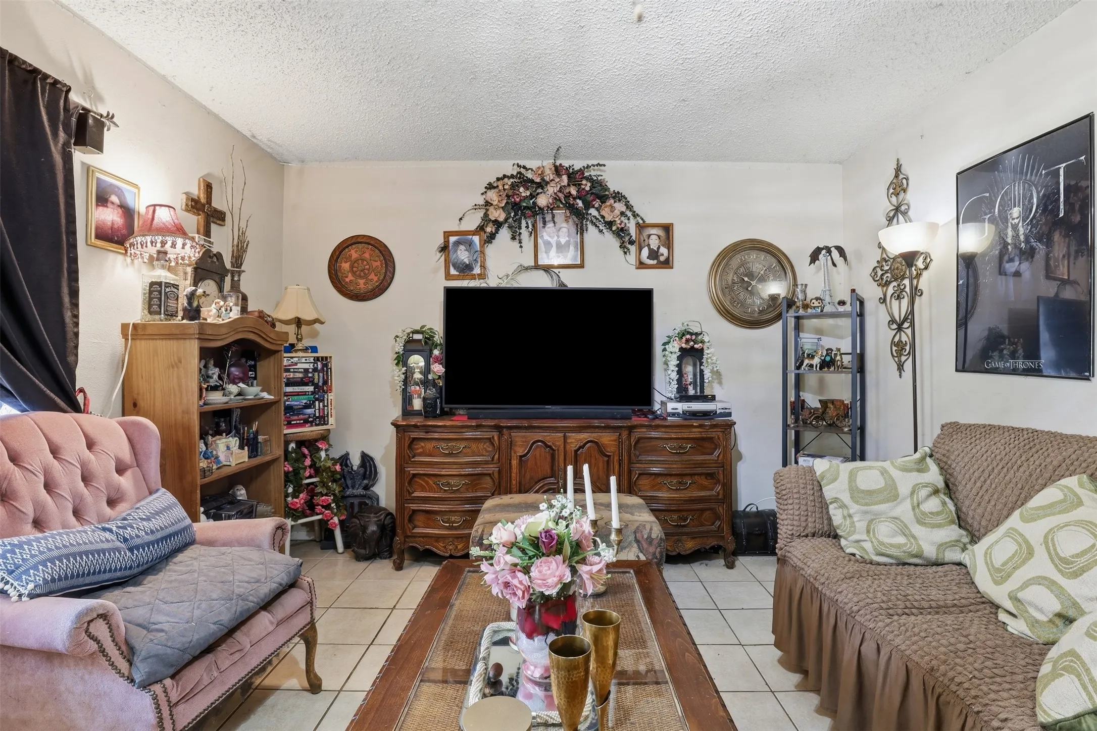 Single Family Residence For Sale in Hood County , 606 E Barton Street, Granbury, Texas 76048, 3 Bedroom, 1 Bathroom, 1 Garage spaces, 1,188 Sqft, built in 1980, mls#21267567, Real Estate Agent in Granbury, Homes For Sale in Hood county, Homes For Sale in Granbury, Realtor in Granbury Texas, Real Estate Brokerage Independent Realty Texas, Luminita Cordes Realtor
