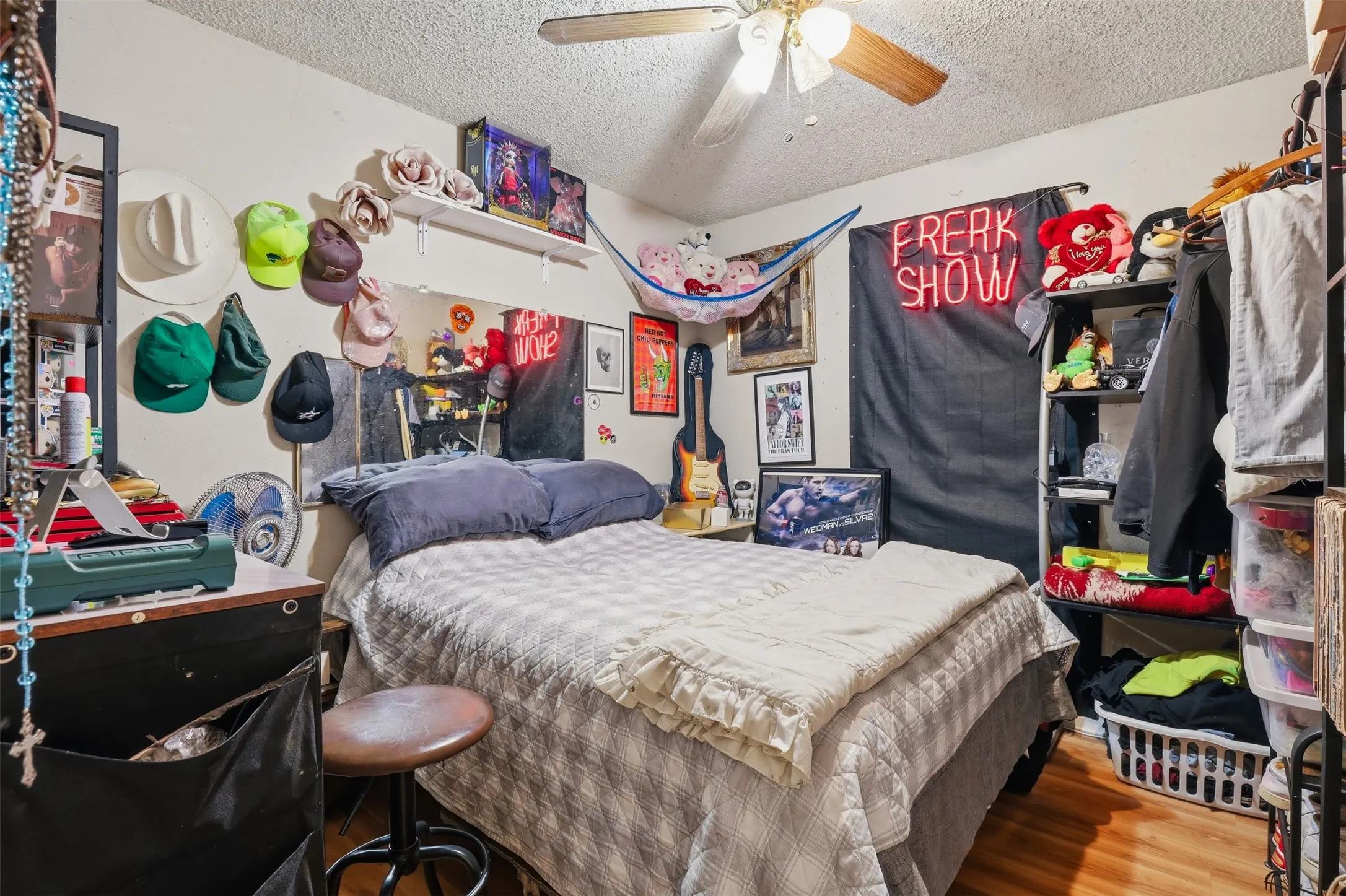 Single Family Residence For Sale in Hood County , 606 E Barton Street, Granbury, Texas 76048, 3 Bedroom, 1 Bathroom, 1 Garage spaces, 1,188 Sqft, built in 1980, mls#21267567, Real Estate Agent in Granbury, Homes For Sale in Hood county, Homes For Sale in Granbury, Realtor in Granbury Texas, Real Estate Brokerage Independent Realty Texas, Luminita Cordes Realtor