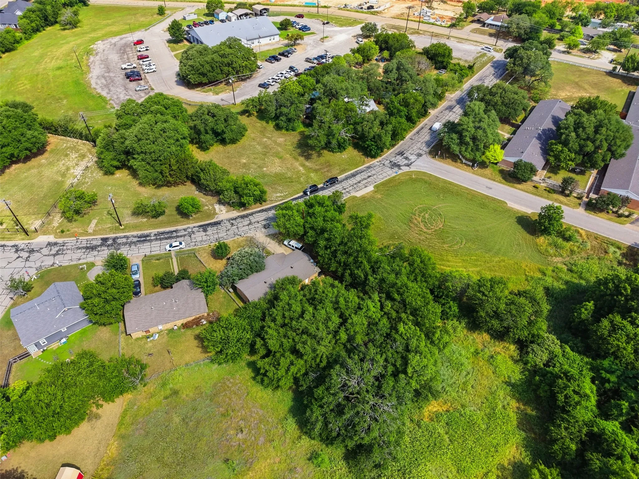 Single Family Residence For Sale in Hood County , 606 E Barton Street, Granbury, Texas 76048, 3 Bedroom, 1 Bathroom, 1 Garage spaces, 1,188 Sqft, built in 1980, mls#21267567, Real Estate Agent in Granbury, Homes For Sale in Hood county, Homes For Sale in Granbury, Realtor in Granbury Texas, Real Estate Brokerage Independent Realty Texas, Luminita Cordes Realtor