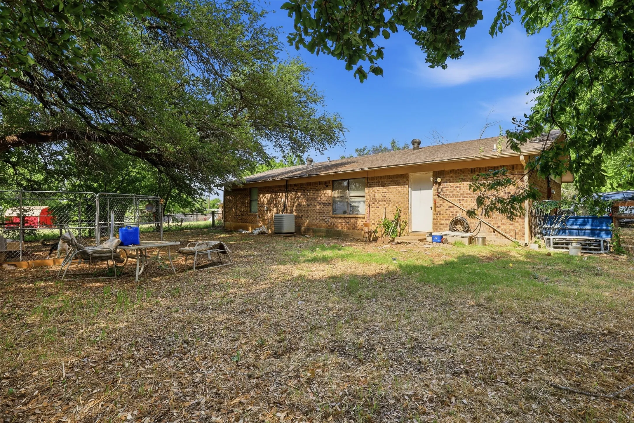 Single Family Residence For Sale in Hood County , 606 E Barton Street, Granbury, Texas 76048, 3 Bedroom, 1 Bathroom, 1 Garage spaces, 1,188 Sqft, built in 1980, mls#21267567, Real Estate Agent in Granbury, Homes For Sale in Hood county, Homes For Sale in Granbury, Realtor in Granbury Texas, Real Estate Brokerage Independent Realty Texas, Luminita Cordes Realtor