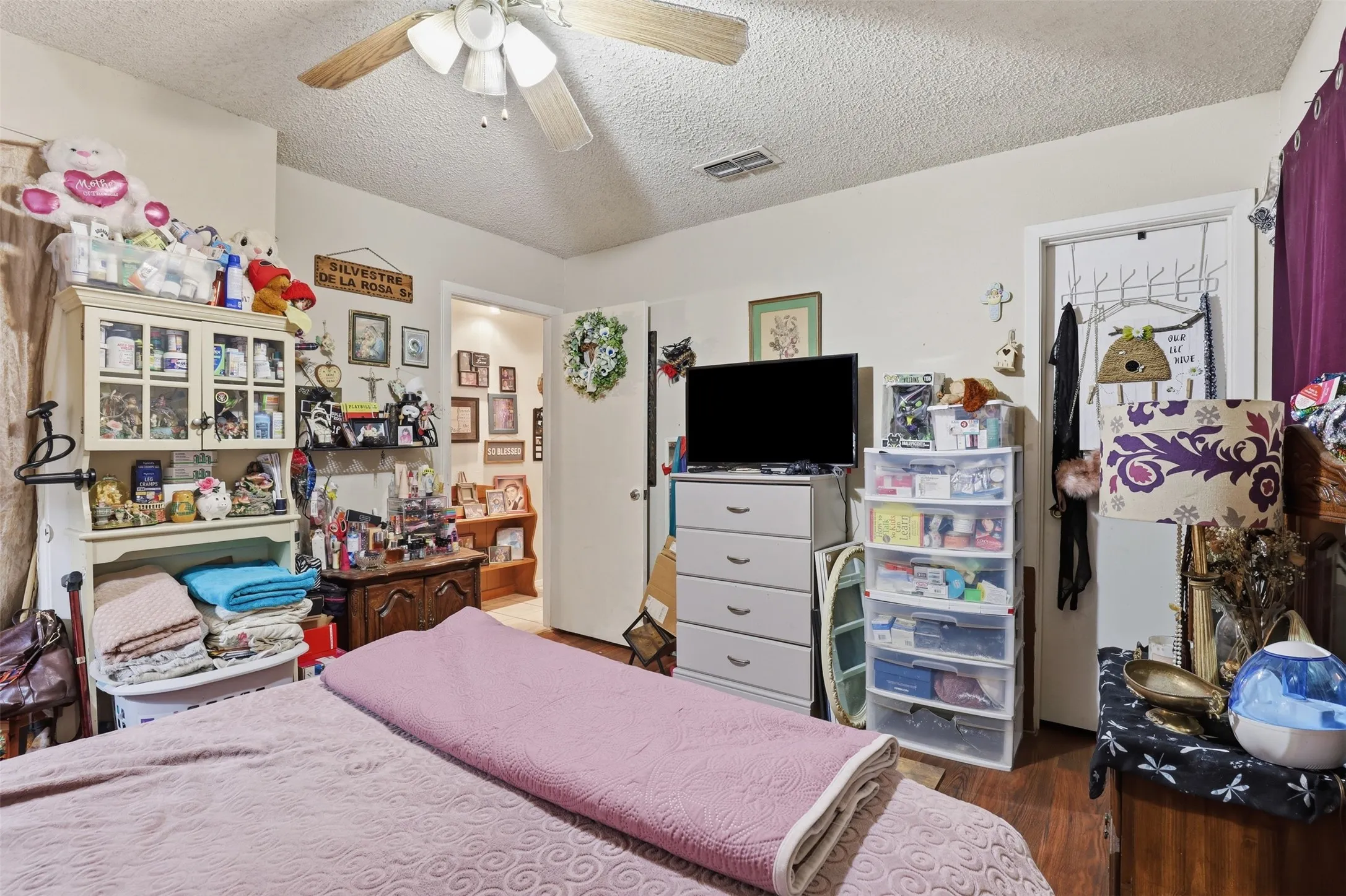 Single Family Residence For Sale in Hood County , 606 E Barton Street, Granbury, Texas 76048, 3 Bedroom, 1 Bathroom, 1 Garage spaces, 1,188 Sqft, built in 1980, mls#21267567, Real Estate Agent in Granbury, Homes For Sale in Hood county, Homes For Sale in Granbury, Realtor in Granbury Texas, Real Estate Brokerage Independent Realty Texas, Luminita Cordes Realtor