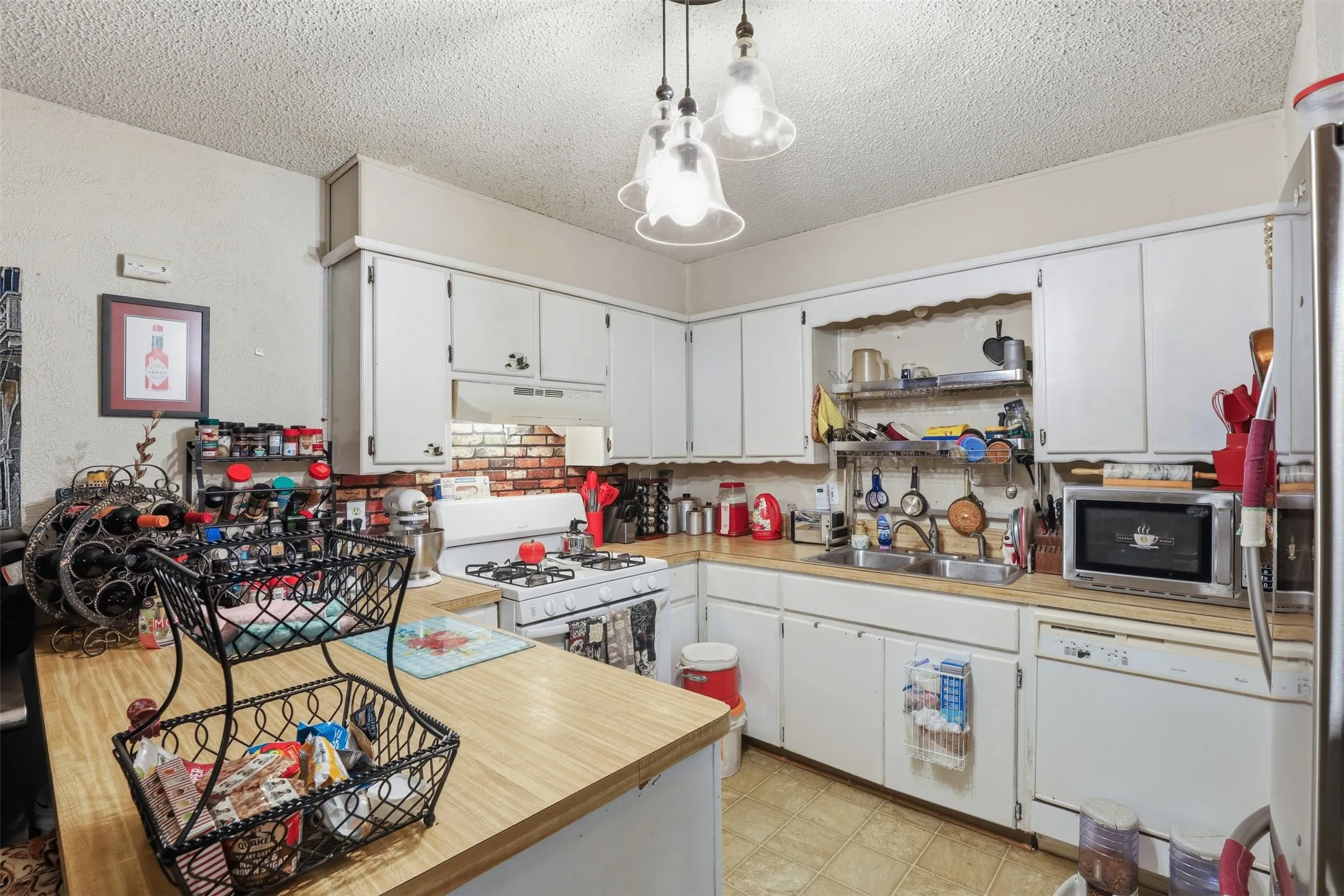 Single Family Residence For Sale in Hood County , 606 E Barton Street, Granbury, Texas 76048, 3 Bedroom, 1 Bathroom, 1 Garage spaces, 1,188 Sqft, built in 1980, mls#21267567, Real Estate Agent in Granbury, Homes For Sale in Hood county, Homes For Sale in Granbury, Realtor in Granbury Texas, Real Estate Brokerage Independent Realty Texas, Luminita Cordes Realtor