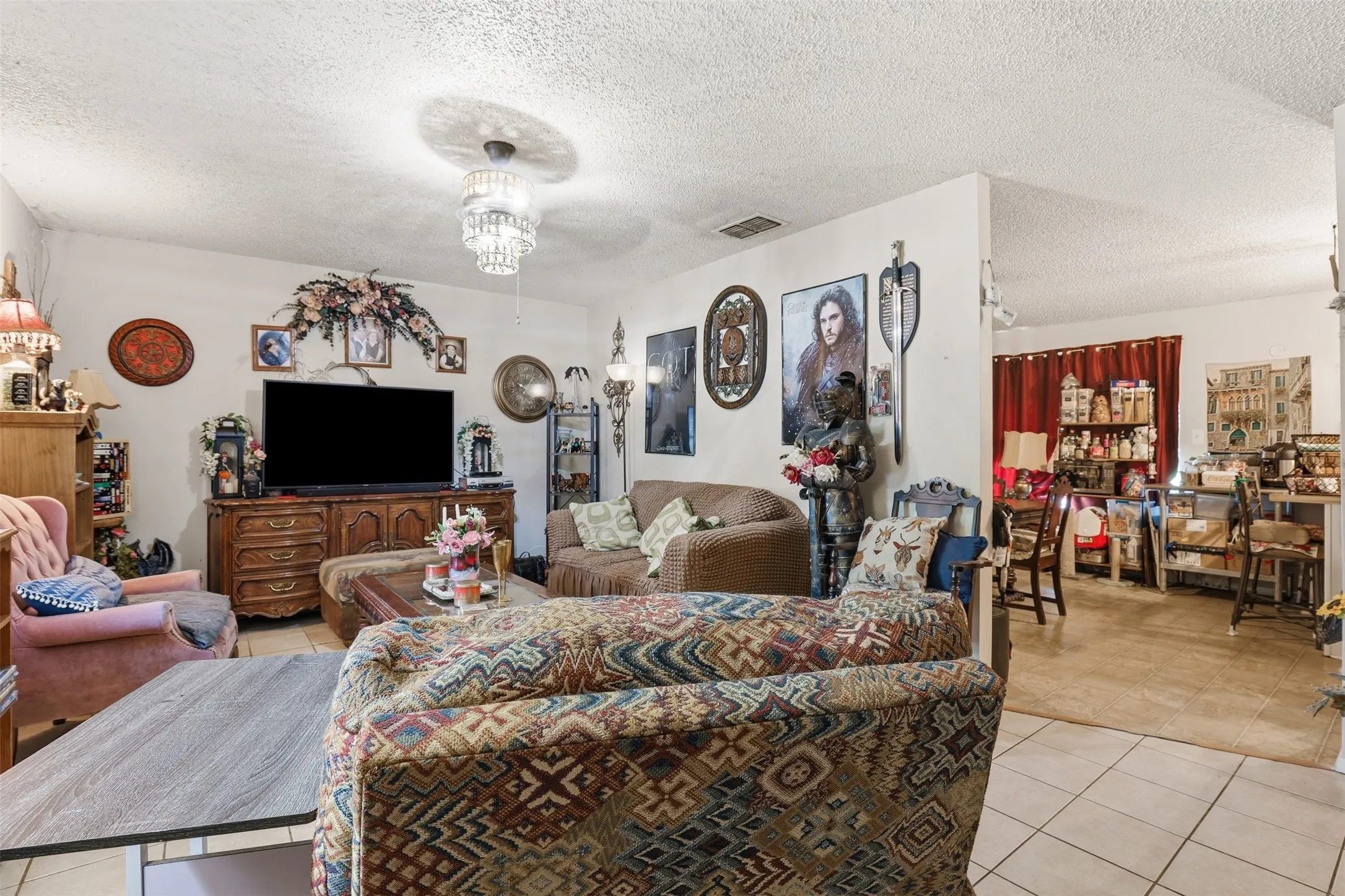 Single Family Residence For Sale in Hood County , 606 E Barton Street, Granbury, Texas 76048, 3 Bedroom, 1 Bathroom, 1 Garage spaces, 1,188 Sqft, built in 1980, mls#21267567, Real Estate Agent in Granbury, Homes For Sale in Hood county, Homes For Sale in Granbury, Realtor in Granbury Texas, Real Estate Brokerage Independent Realty Texas, Luminita Cordes Realtor