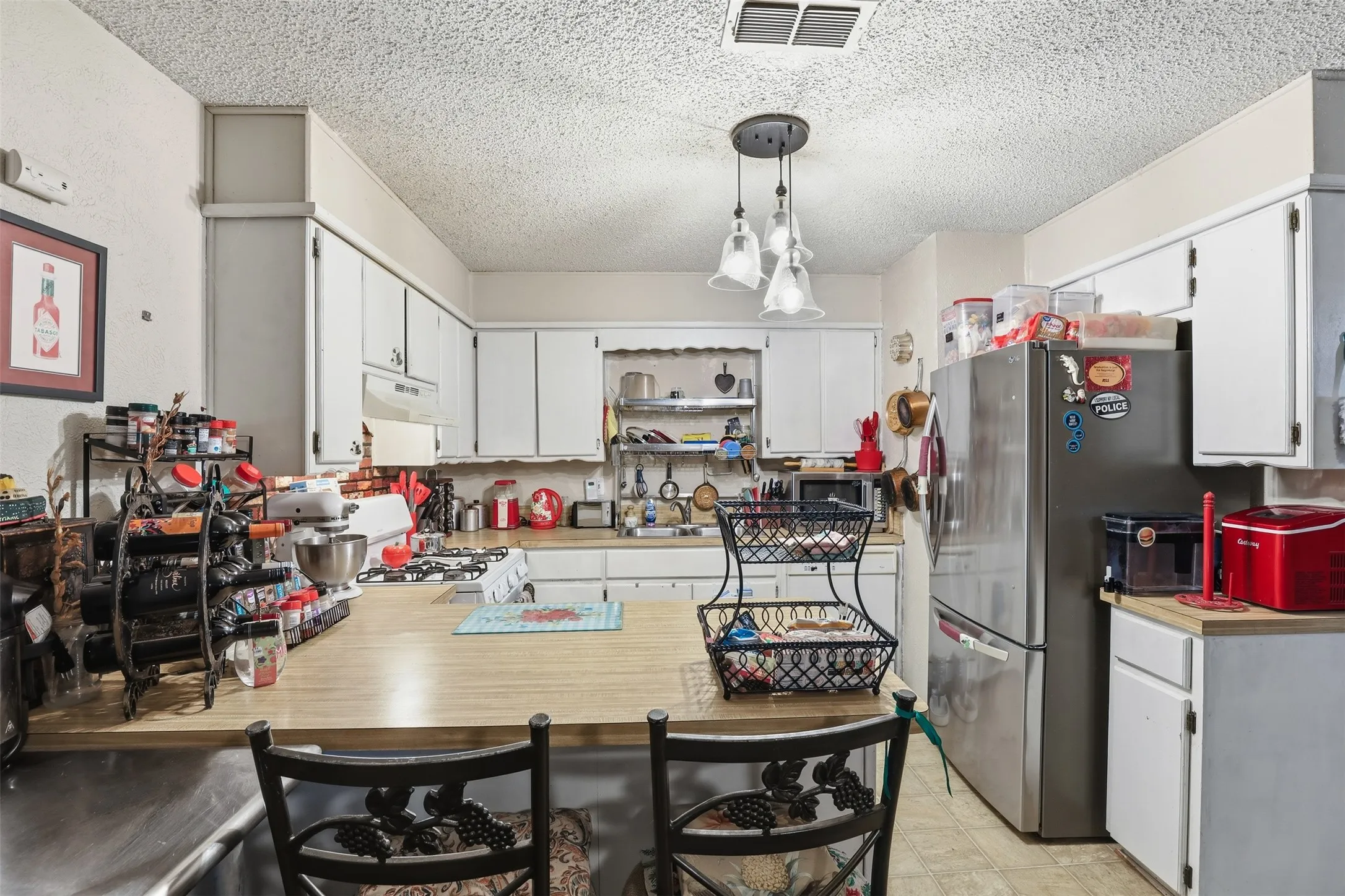 Single Family Residence For Sale in Hood County , 606 E Barton Street, Granbury, Texas 76048, 3 Bedroom, 1 Bathroom, 1 Garage spaces, 1,188 Sqft, built in 1980, mls#21267567, Real Estate Agent in Granbury, Homes For Sale in Hood county, Homes For Sale in Granbury, Realtor in Granbury Texas, Real Estate Brokerage Independent Realty Texas, Luminita Cordes Realtor