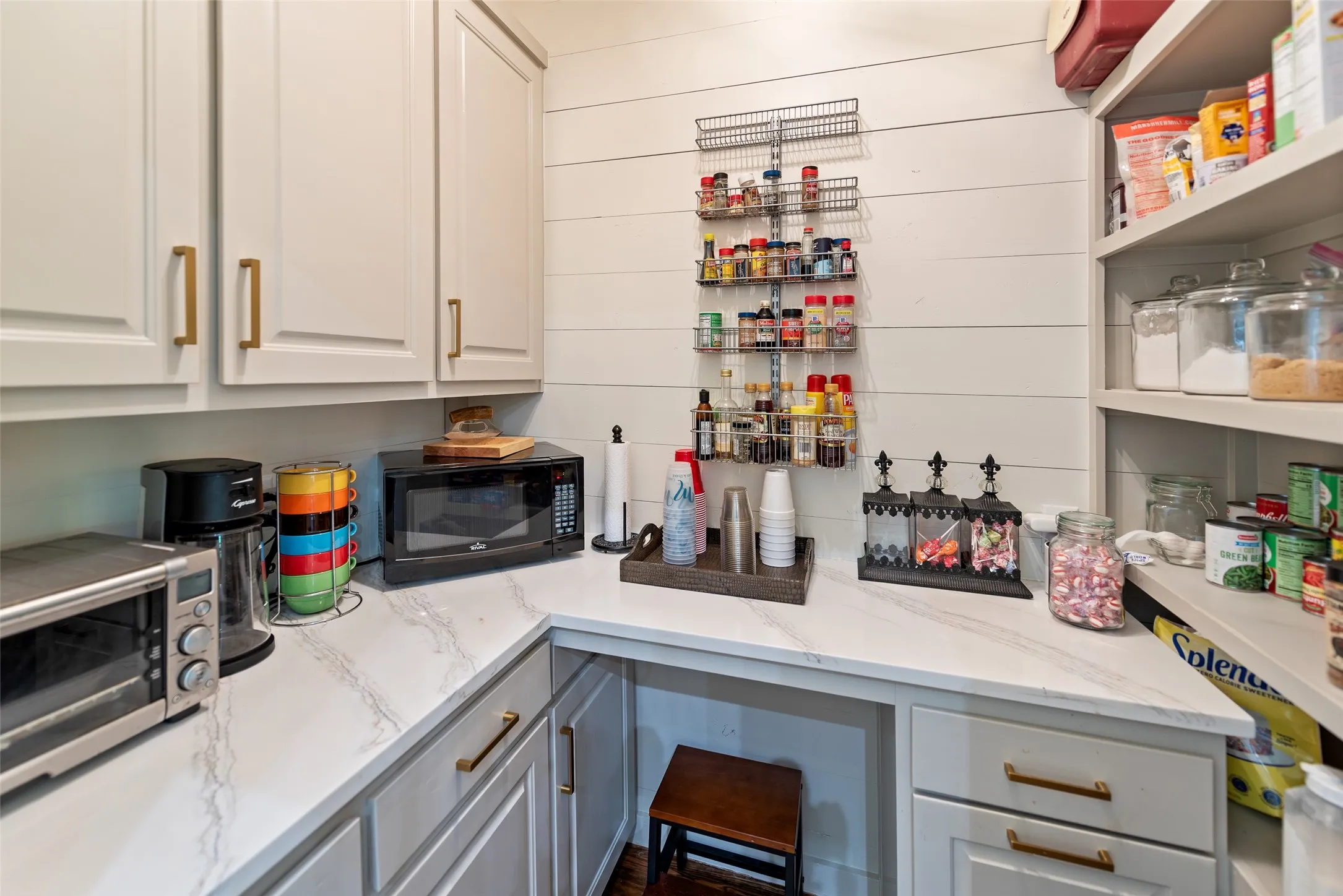 Single Family Residence For Sale in Franklin (TX) County , 870 King Thomas Drive, Scroggins, Texas 75480, 3 Bedrooms, 3 Bathrooms, Garage spaces, 2,275 Sqft, built in 2007, Price $1,350,000, mls#21275694, Real Estate Agent in Scroggins, Homes For Sale in Franklin (TX) county, Homes For Sale in Scroggins, Realtor in Scroggins Texas, Real Estate Brokerage Independent Realty Texas, Luminita Cordes Realtor