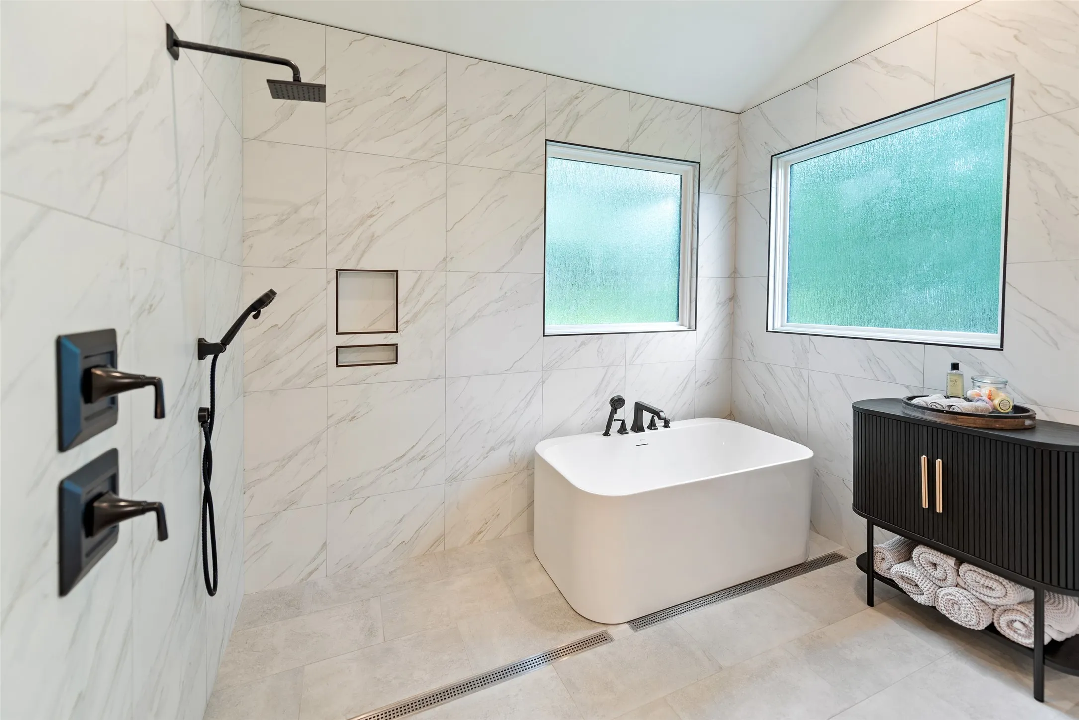 Wet Area Shower & Tub