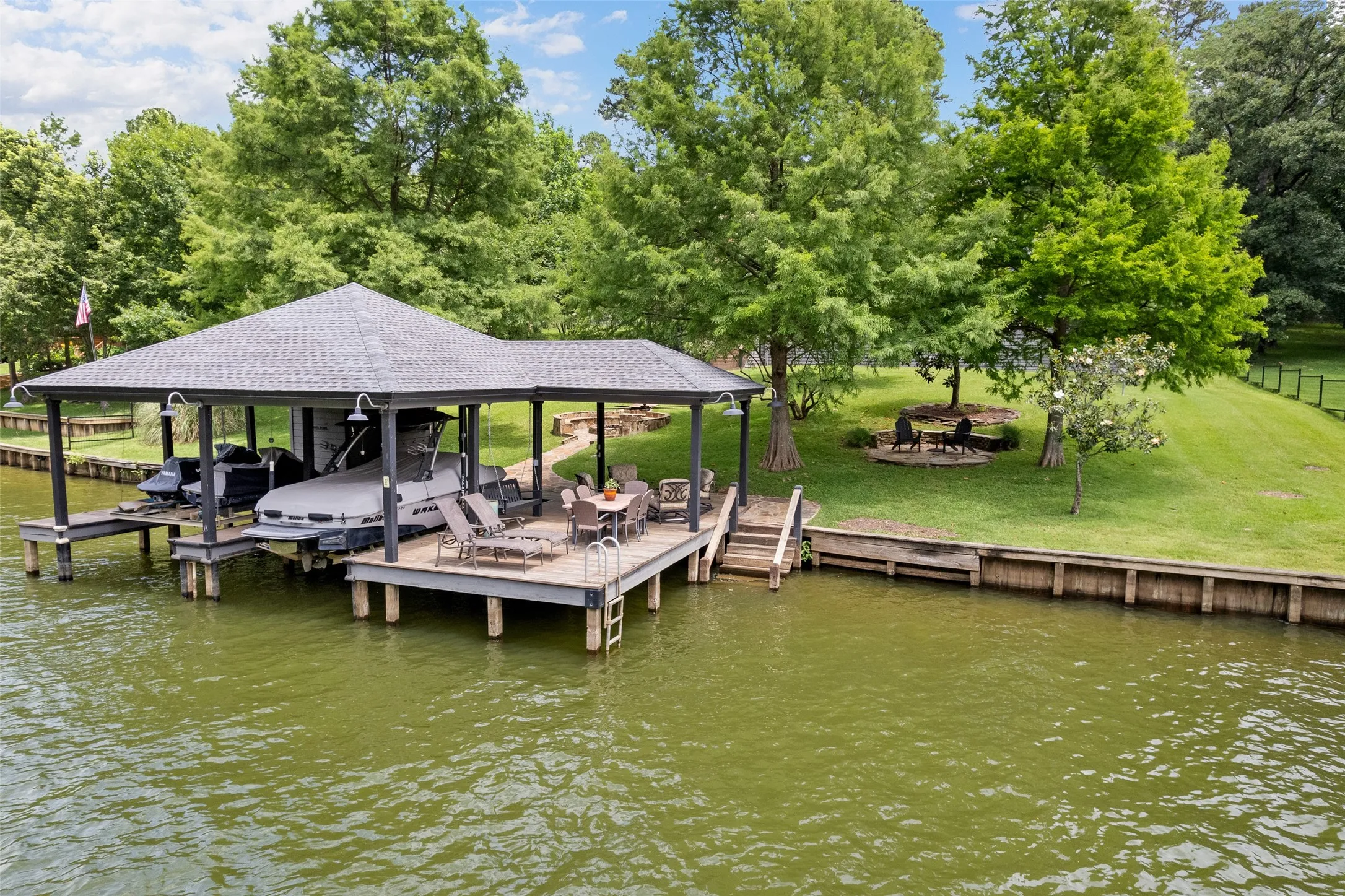 Single Family Residence For Sale in Franklin (TX) County , 870 King Thomas Drive, Scroggins, Texas 75480, 3 Bedrooms, 3 Bathrooms, Garage spaces, 2,275 Sqft, built in 2007, Price $1,350,000, mls#21275694, Real Estate Agent in Scroggins, Homes For Sale in Franklin (TX) county, Homes For Sale in Scroggins, Realtor in Scroggins Texas, Real Estate Brokerage Independent Realty Texas, Luminita Cordes Realtor