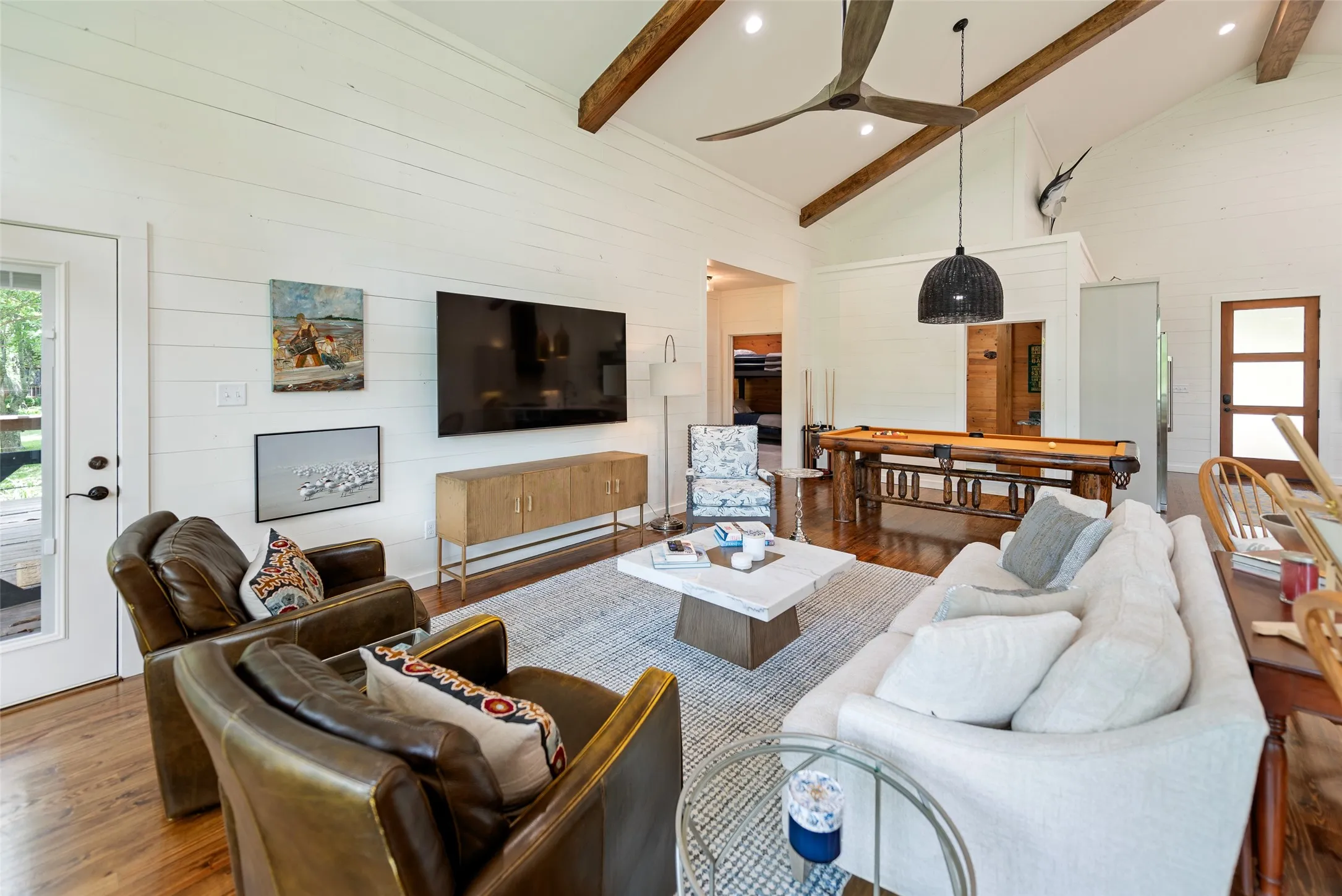 Single Family Residence For Sale in Franklin (TX) County , 870 King Thomas Drive, Scroggins, Texas 75480, 3 Bedrooms, 3 Bathrooms, Garage spaces, 2,275 Sqft, built in 2007, Price $1,350,000, mls#21275694, Real Estate Agent in Scroggins, Homes For Sale in Franklin (TX) county, Homes For Sale in Scroggins, Realtor in Scroggins Texas, Real Estate Brokerage Independent Realty Texas, Luminita Cordes Realtor