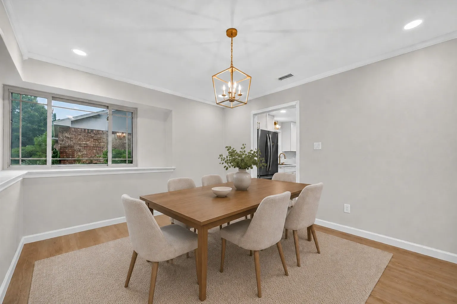 Dining area featuring wood-finish flooring, recessed lighting, and a gold-tone geometric chandelier