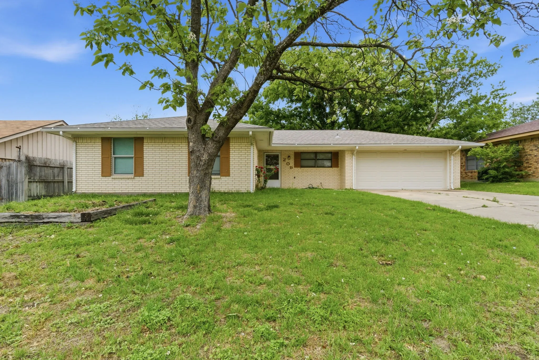 For Sale in Erath County , 209 Moonlight- Trail, Stephenville, Texas 76401, 3 Bedroom, 2 Bathroom, 2 Garage spaces, 0 Sqft, built in 1981, mls#21276346, Real Estate Agent in Stephenville, Homes For Sale in Erath county, Homes For Sale in Stephenville, Realtor in Stephenville Texas, Real Estate Brokerage Independent Realty Texas, Luminita Cordes Realtor
