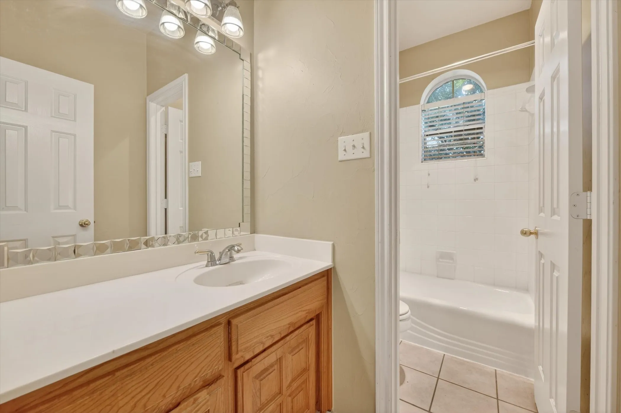 Single Family Residence For Rent in Tarrant County , 914 Dove Creek Trail, Southlake, Texas 76092, 5 Bedroom, 4 Bathroom, 2 Garage spaces, 3,151 Sqft, built in 1998, mls#21274710, Real Estate Agent in Southlake, Homes For Rent in Tarrant county, Homes For Rent in Southlake, Realtor in Southlake Texas, Real Estate Brokerage Independent Realty Texas, Luminita Cordes Realtor