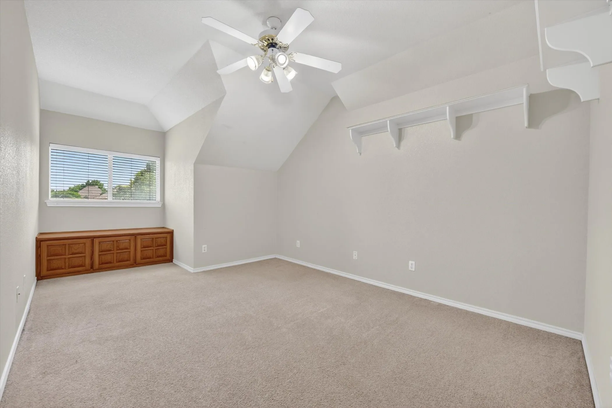 Single Family Residence For Rent in Tarrant County , 914 Dove Creek Trail, Southlake, Texas 76092, 5 Bedroom, 4 Bathroom, 2 Garage spaces, 3,151 Sqft, built in 1998, mls#21274710, Real Estate Agent in Southlake, Homes For Rent in Tarrant county, Homes For Rent in Southlake, Realtor in Southlake Texas, Real Estate Brokerage Independent Realty Texas, Luminita Cordes Realtor