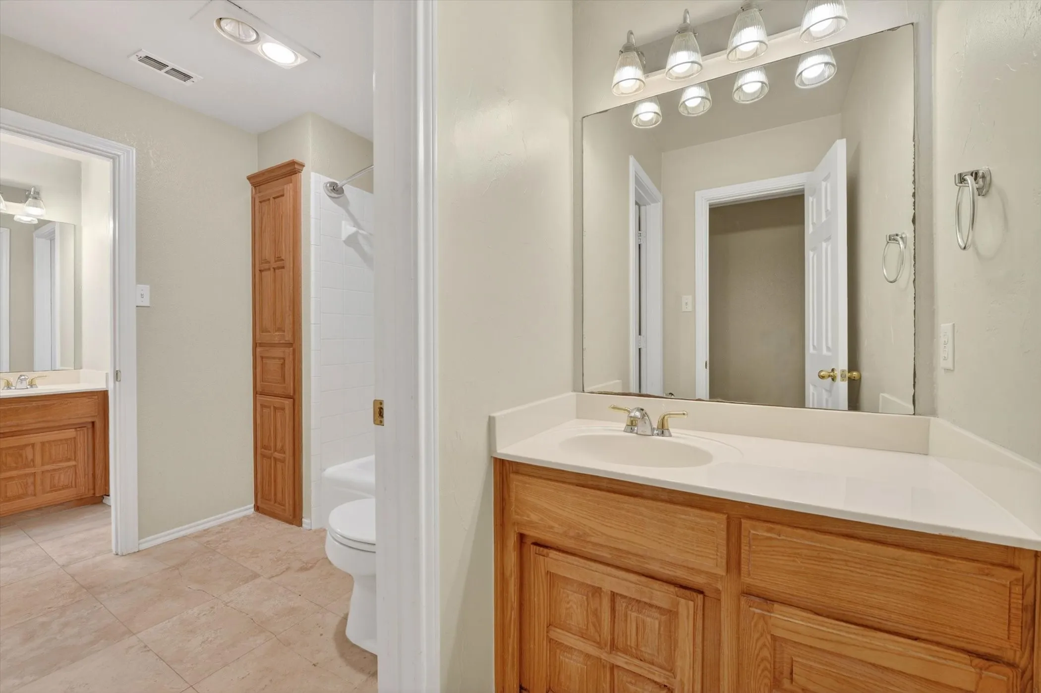 Single Family Residence For Rent in Tarrant County , 914 Dove Creek Trail, Southlake, Texas 76092, 5 Bedroom, 4 Bathroom, 2 Garage spaces, 3,151 Sqft, built in 1998, mls#21274710, Real Estate Agent in Southlake, Homes For Rent in Tarrant county, Homes For Rent in Southlake, Realtor in Southlake Texas, Real Estate Brokerage Independent Realty Texas, Luminita Cordes Realtor