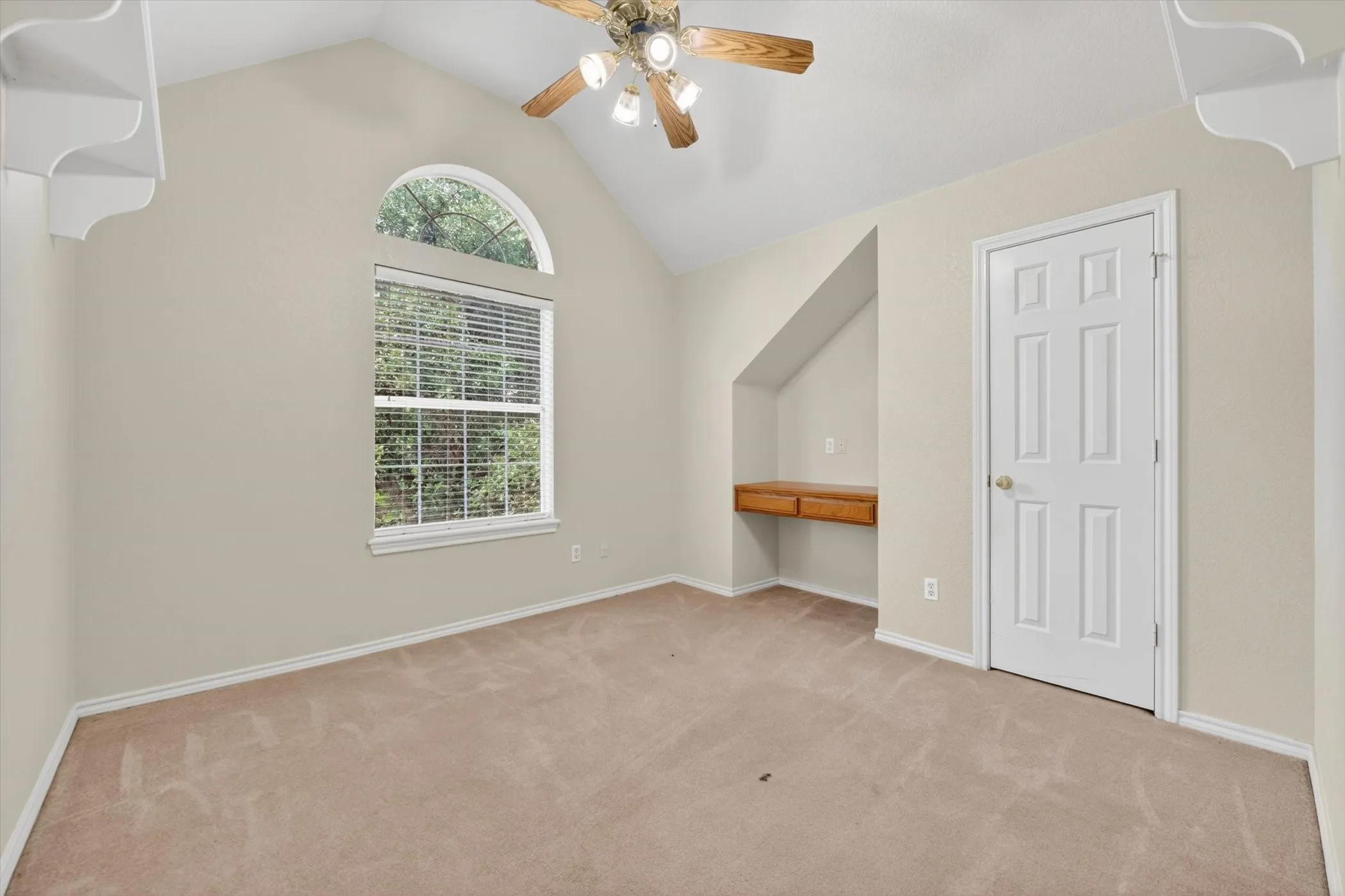 Single Family Residence For Rent in Tarrant County , 914 Dove Creek Trail, Southlake, Texas 76092, 5 Bedroom, 4 Bathroom, 2 Garage spaces, 3,151 Sqft, built in 1998, mls#21274710, Real Estate Agent in Southlake, Homes For Rent in Tarrant county, Homes For Rent in Southlake, Realtor in Southlake Texas, Real Estate Brokerage Independent Realty Texas, Luminita Cordes Realtor