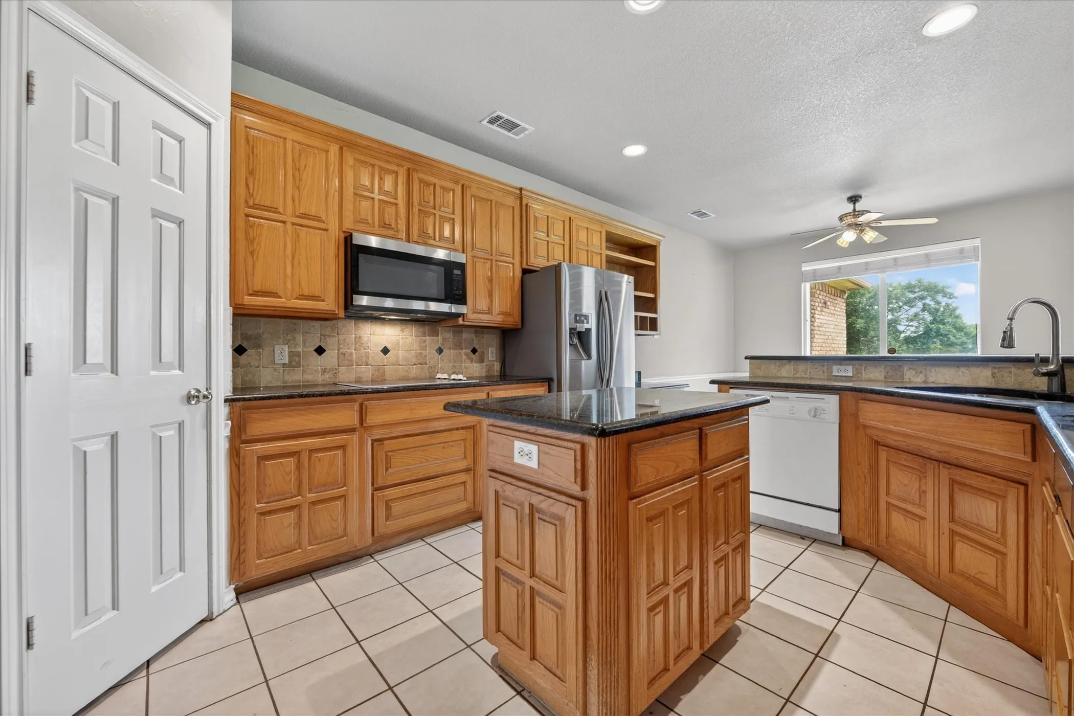 Single Family Residence For Rent in Tarrant County , 914 Dove Creek Trail, Southlake, Texas 76092, 5 Bedroom, 4 Bathroom, 2 Garage spaces, 3,151 Sqft, built in 1998, mls#21274710, Real Estate Agent in Southlake, Homes For Rent in Tarrant county, Homes For Rent in Southlake, Realtor in Southlake Texas, Real Estate Brokerage Independent Realty Texas, Luminita Cordes Realtor
