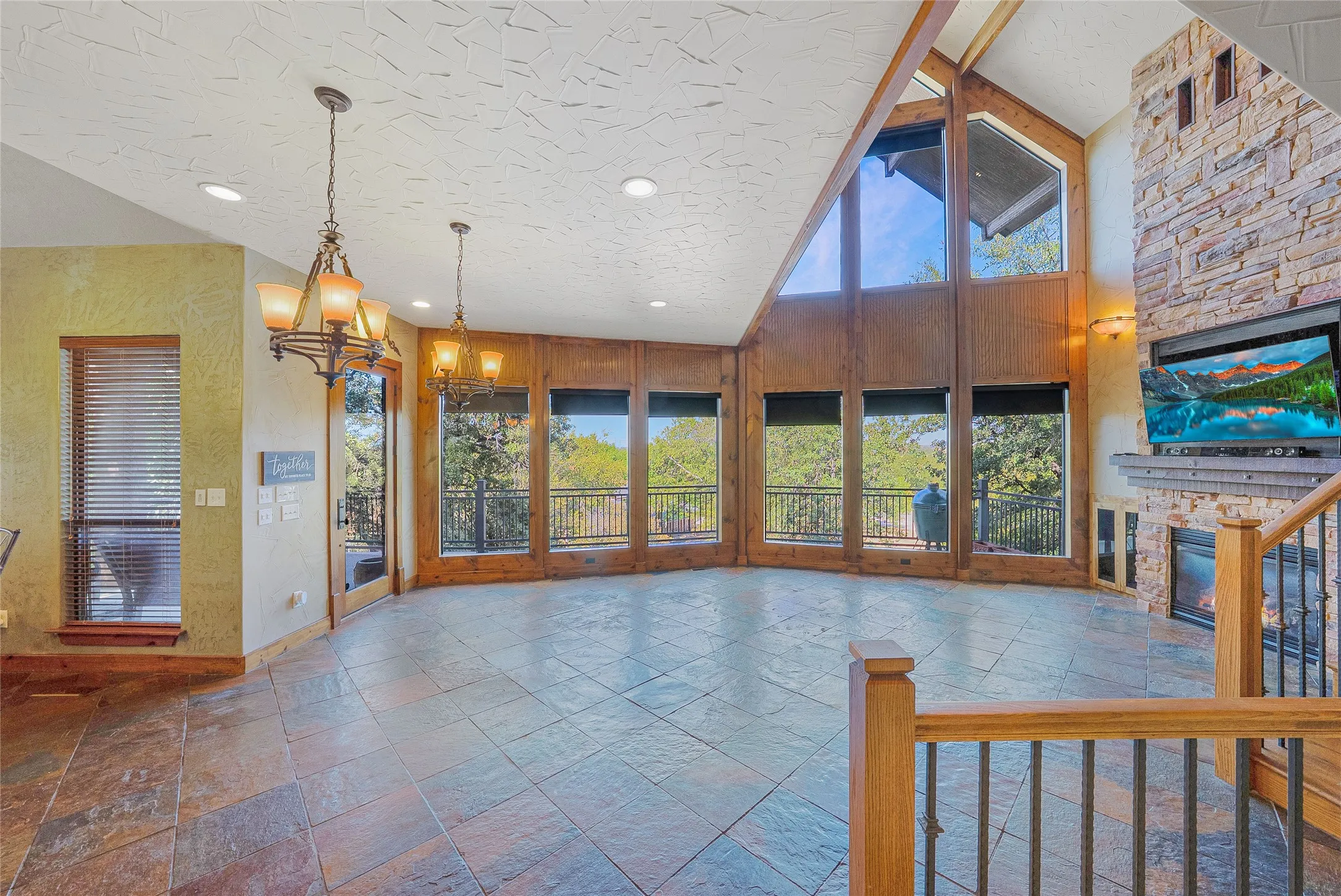 Single Family Residence For Sale in Denton County , 9205 Old Cross Timbers Road, Flower Mound, Texas 75022, 3 Bedroom, 3 Bathroom, 3 Garage spaces, 2,520 Sqft, built in 2005, mls#21259451, Real Estate Agent in Flower Mound, Homes For Sale in Denton county, Homes For Sale in Flower Mound, Realtor in Flower Mound Texas, Real Estate Brokerage Independent Realty Texas, Luminita Cordes Realtor