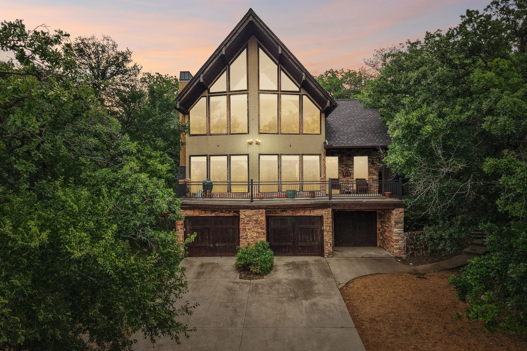 Single Family Residence For Sale in Denton County , 9205 Old Cross Timbers Road, Flower Mound, Texas 75022, 3 Bedroom, 3 Bathroom, 3 Garage spaces, 2,520 Sqft, built in 2005, mls#21259451, Real Estate Agent in Flower Mound, Homes For Sale in Denton county, Homes For Sale in Flower Mound, Realtor in Flower Mound Texas, Real Estate Brokerage Independent Realty Texas, Luminita Cordes Realtor