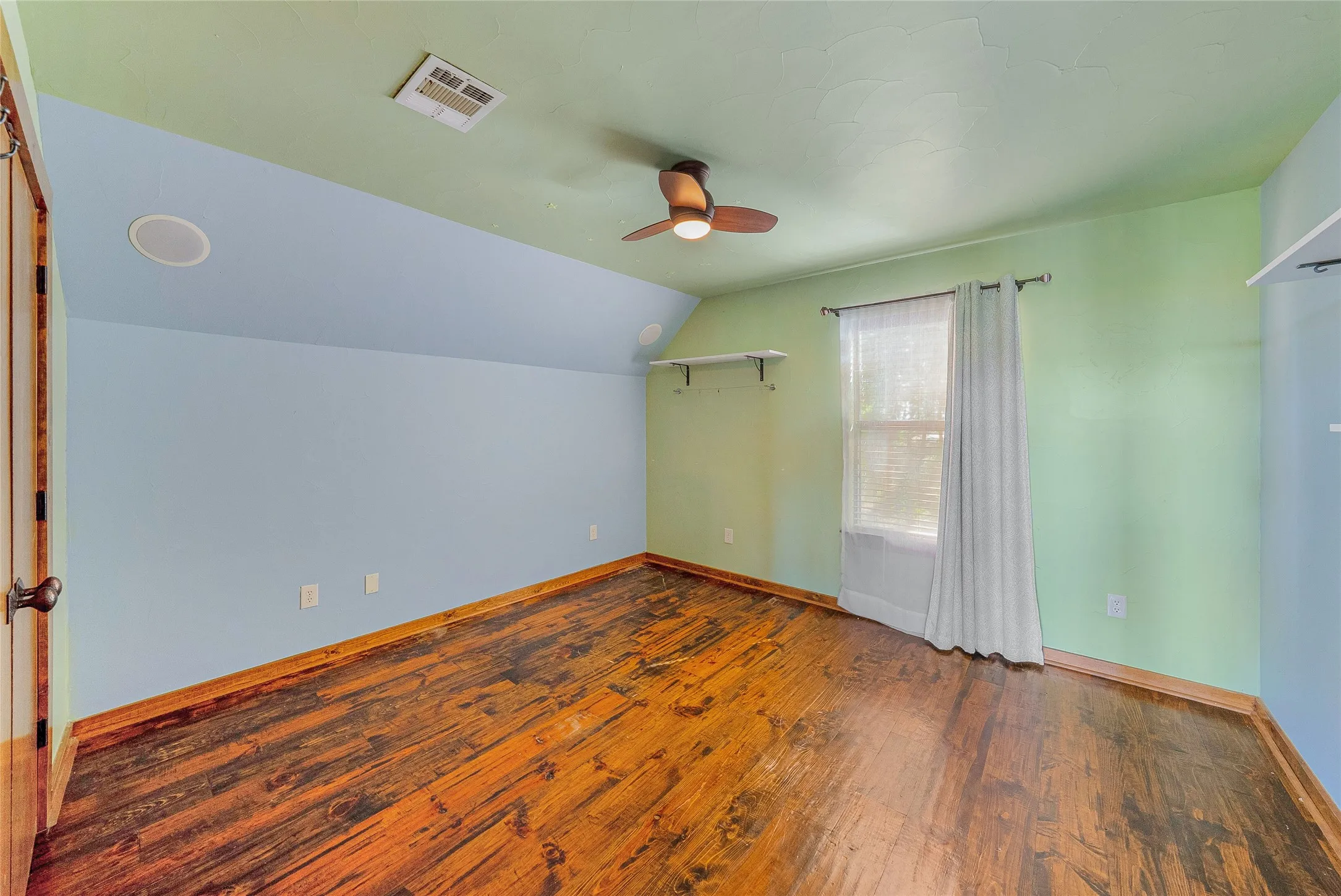 Single Family Residence For Sale in Denton County , 9205 Old Cross Timbers Road, Flower Mound, Texas 75022, 3 Bedroom, 3 Bathroom, 3 Garage spaces, 2,520 Sqft, built in 2005, mls#21259451, Real Estate Agent in Flower Mound, Homes For Sale in Denton county, Homes For Sale in Flower Mound, Realtor in Flower Mound Texas, Real Estate Brokerage Independent Realty Texas, Luminita Cordes Realtor