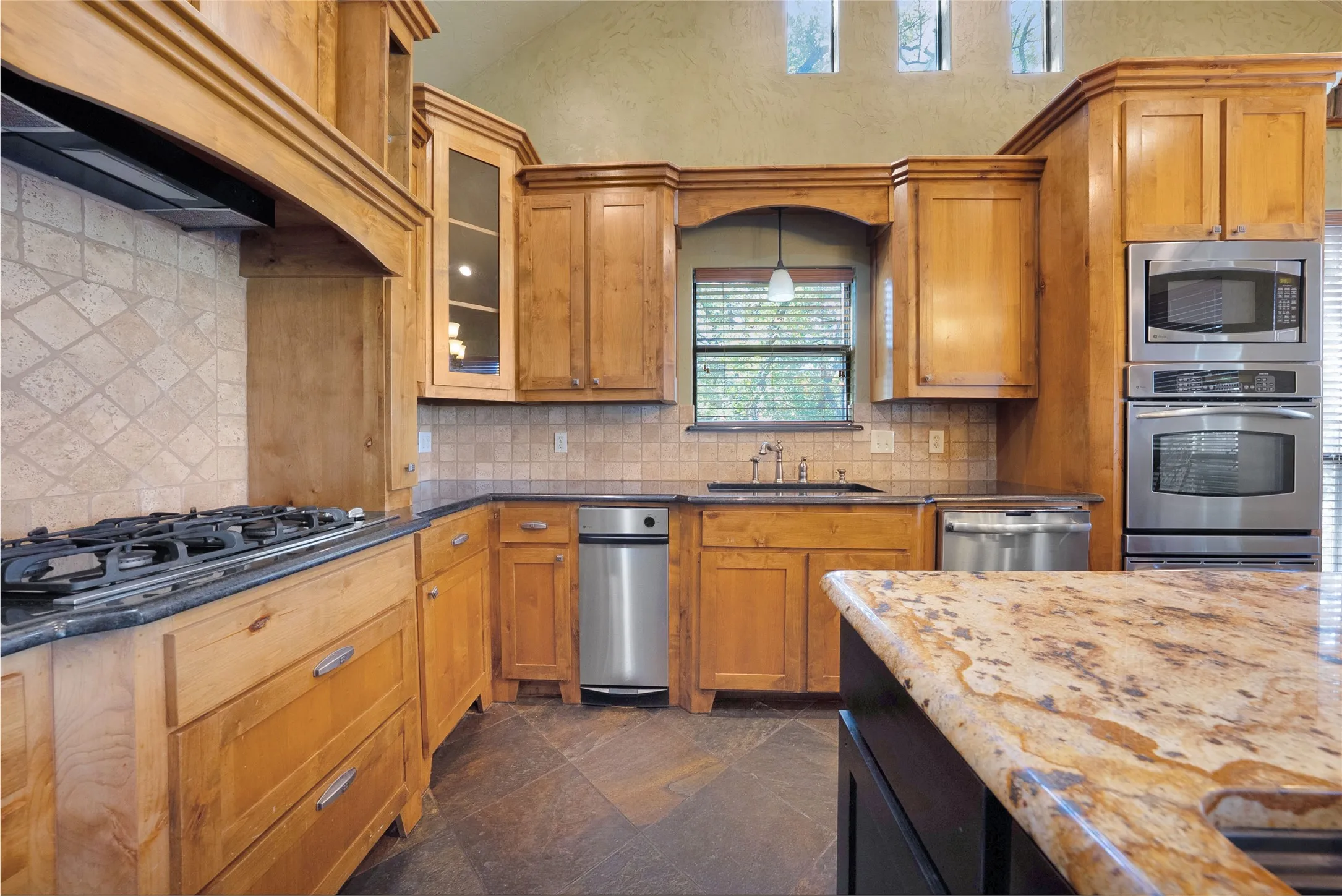 Single Family Residence For Sale in Denton County , 9205 Old Cross Timbers Road, Flower Mound, Texas 75022, 3 Bedroom, 3 Bathroom, 3 Garage spaces, 2,520 Sqft, built in 2005, mls#21259451, Real Estate Agent in Flower Mound, Homes For Sale in Denton county, Homes For Sale in Flower Mound, Realtor in Flower Mound Texas, Real Estate Brokerage Independent Realty Texas, Luminita Cordes Realtor