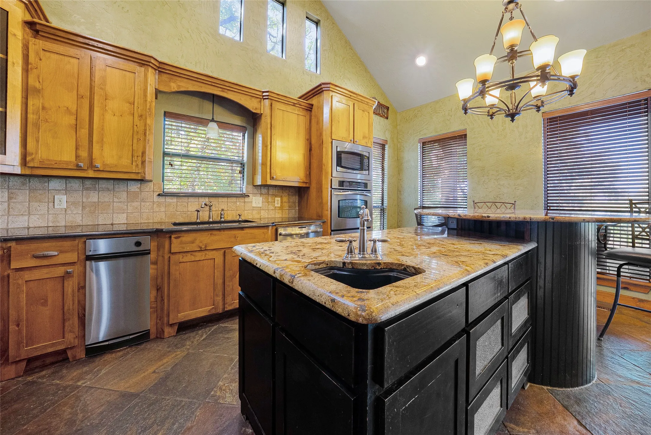 Single Family Residence For Sale in Denton County , 9205 Old Cross Timbers Road, Flower Mound, Texas 75022, 3 Bedroom, 3 Bathroom, 3 Garage spaces, 2,520 Sqft, built in 2005, mls#21259451, Real Estate Agent in Flower Mound, Homes For Sale in Denton county, Homes For Sale in Flower Mound, Realtor in Flower Mound Texas, Real Estate Brokerage Independent Realty Texas, Luminita Cordes Realtor