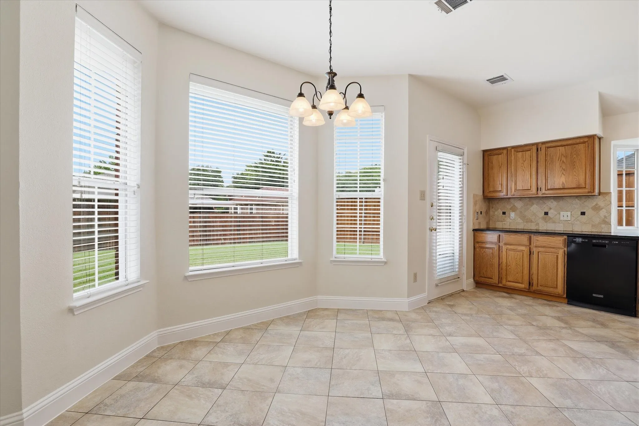 Single Family Residence For Sale in Collin County , 3713 Legendary Lane, Plano, Texas 75023, 3 Bedroom, 2 Bathroom, 2 Garage spaces, 2,031 Sqft, built in 1988, Price $475,000, mls#21277208, Real Estate Agent in Plano, Homes For Sale in Collin county, Homes For Sale in Plano, Realtor in Plano Texas, Real Estate Brokerage Independent Realty Texas, Luminita Cordes Realtor