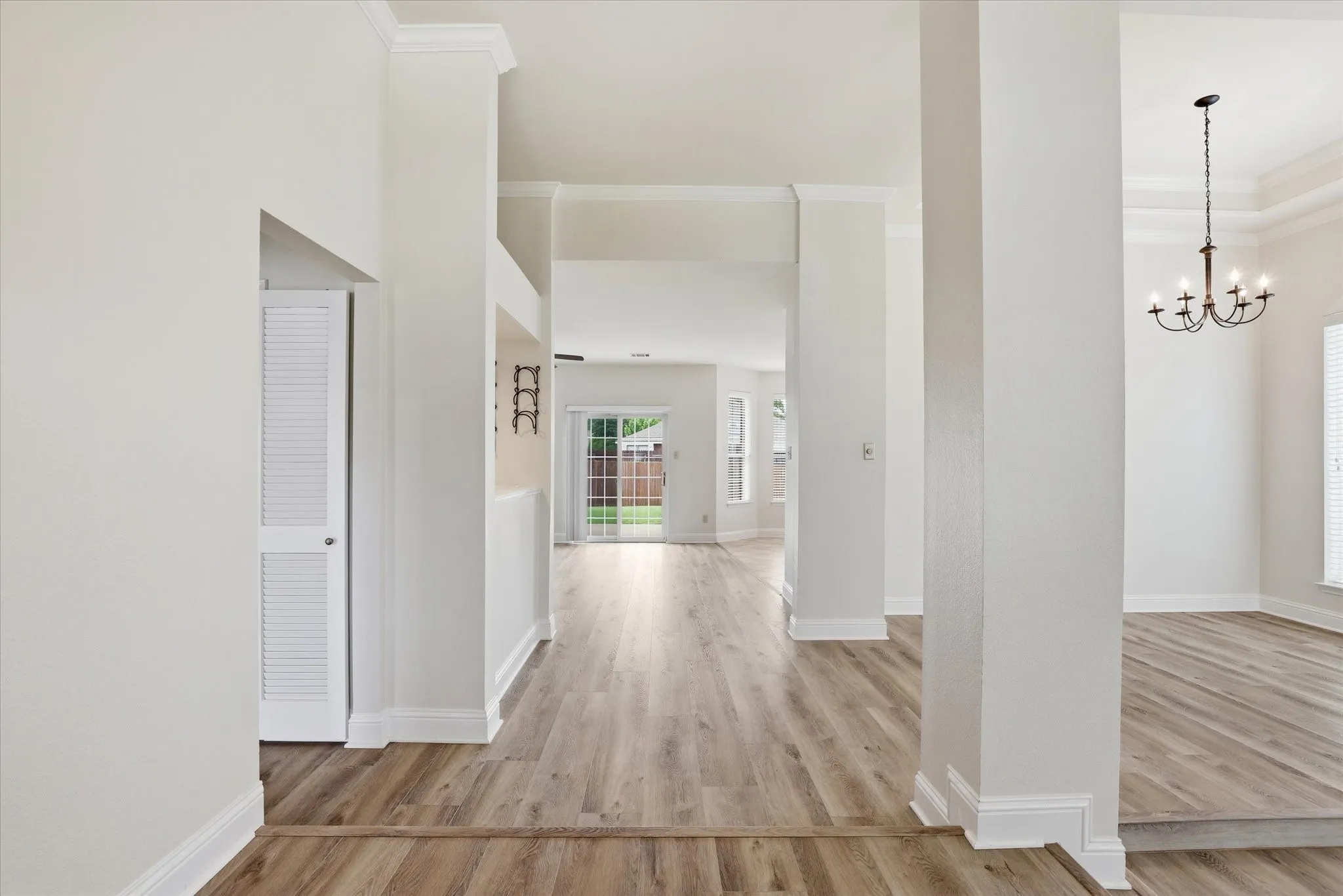 Single Family Residence For Sale in Collin County , 3713 Legendary Lane, Plano, Texas 75023, 3 Bedroom, 2 Bathroom, 2 Garage spaces, 2,031 Sqft, built in 1988, Price $475,000, mls#21277208, Real Estate Agent in Plano, Homes For Sale in Collin county, Homes For Sale in Plano, Realtor in Plano Texas, Real Estate Brokerage Independent Realty Texas, Luminita Cordes Realtor