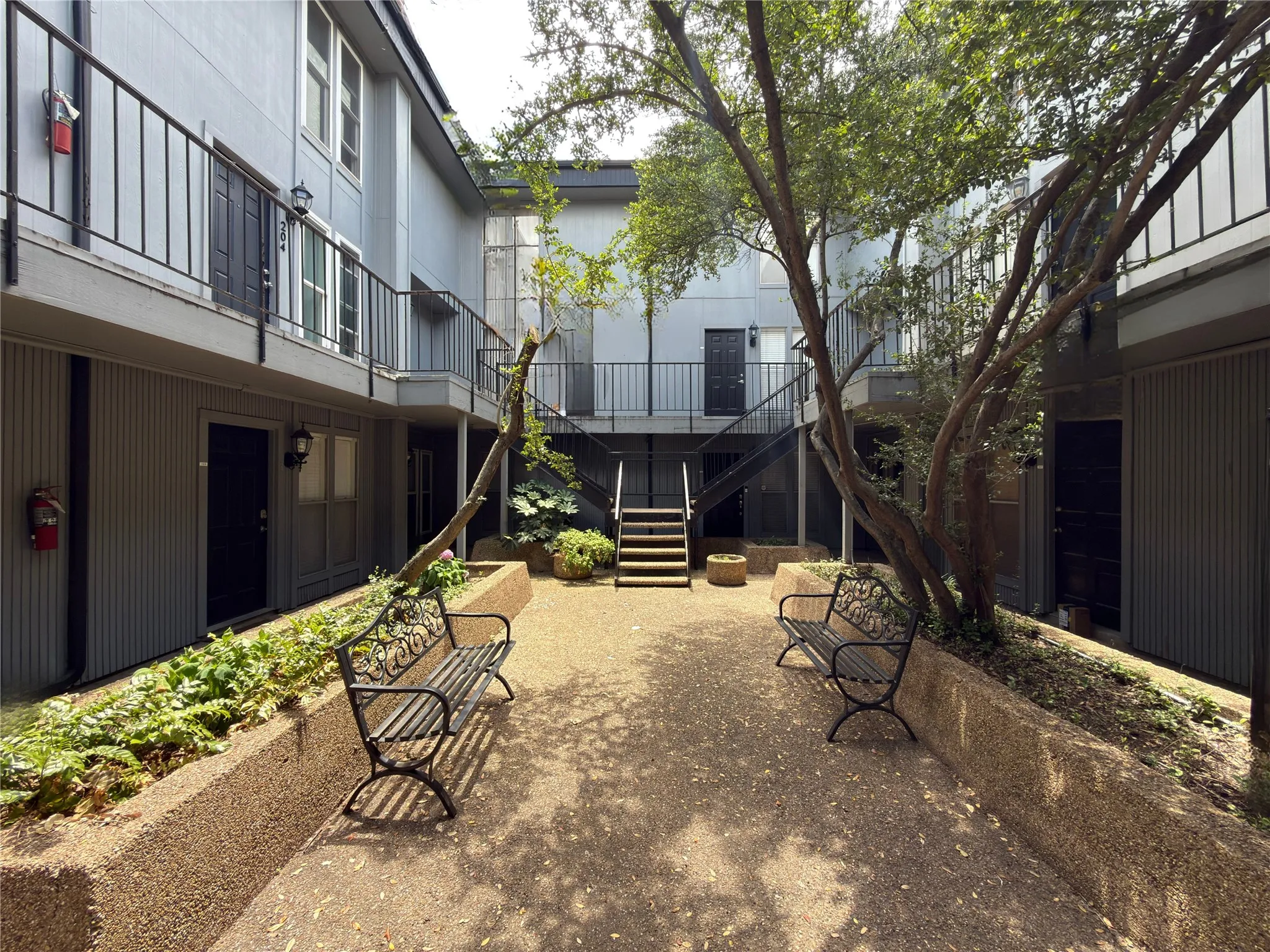 Condominium For Sale in Dallas County , 4020 Holland Avenue 106, Dallas, Texas 75219, 1 Bedroom, 1 Bathroom, Garage spaces, 591 Sqft, built in 1970, mls#21276708, Real Estate Agent in Dallas, Homes For Sale in Dallas county, Homes For Sale in Dallas, Realtor in Dallas Texas, Real Estate Brokerage Independent Realty Texas, Luminita Cordes Realtor