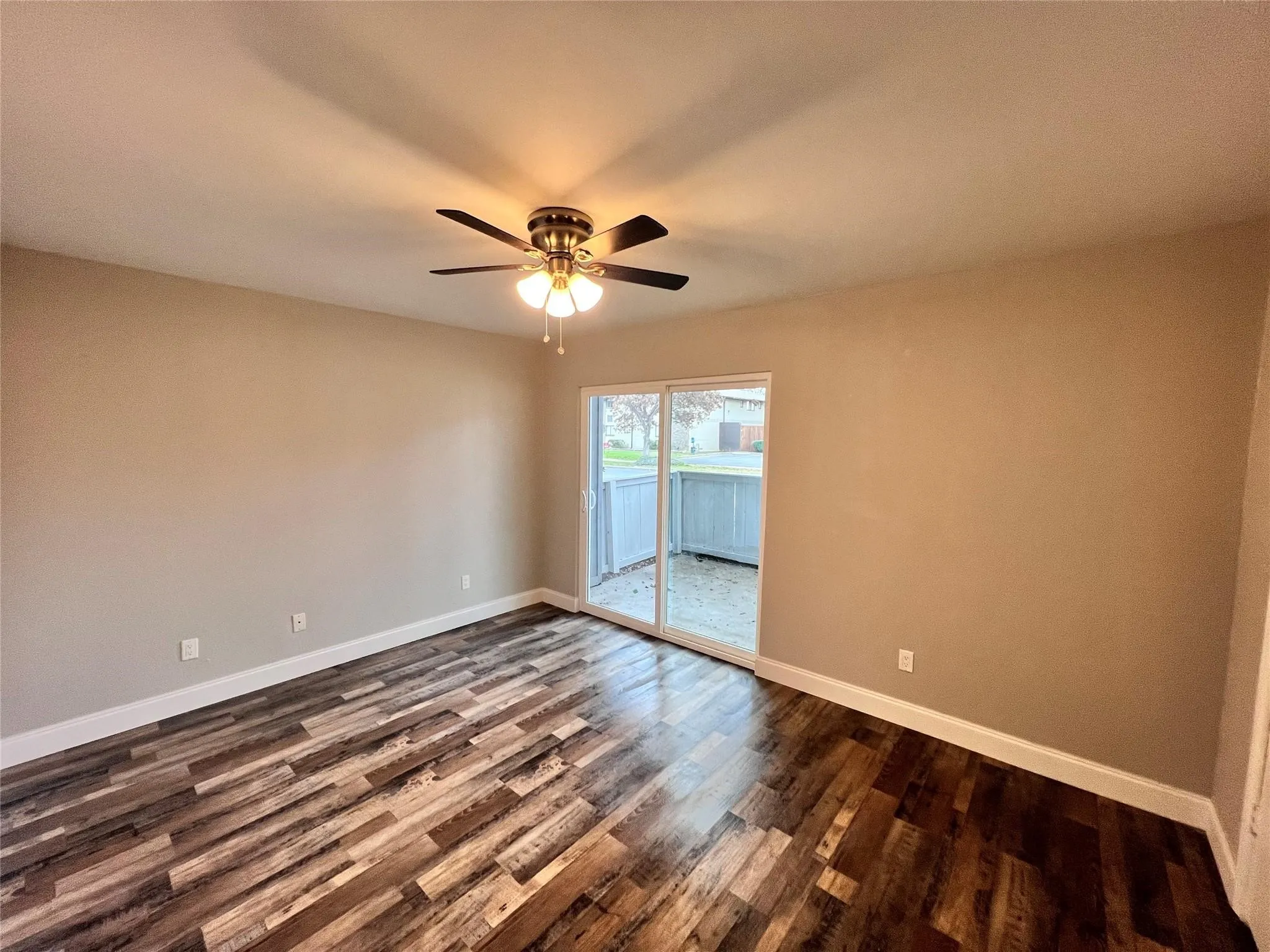 Condominium For Sale in Dallas County , 4020 Holland Avenue 106, Dallas, Texas 75219, 1 Bedroom, 1 Bathroom, Garage spaces, 591 Sqft, built in 1970, mls#21276708, Real Estate Agent in Dallas, Homes For Sale in Dallas county, Homes For Sale in Dallas, Realtor in Dallas Texas, Real Estate Brokerage Independent Realty Texas, Luminita Cordes Realtor