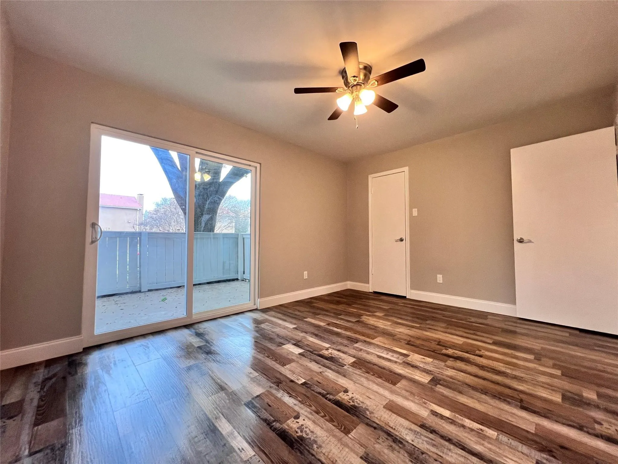 Condominium For Sale in Dallas County , 4020 Holland Avenue 106, Dallas, Texas 75219, 1 Bedroom, 1 Bathroom, Garage spaces, 591 Sqft, built in 1970, mls#21276708, Real Estate Agent in Dallas, Homes For Sale in Dallas county, Homes For Sale in Dallas, Realtor in Dallas Texas, Real Estate Brokerage Independent Realty Texas, Luminita Cordes Realtor
