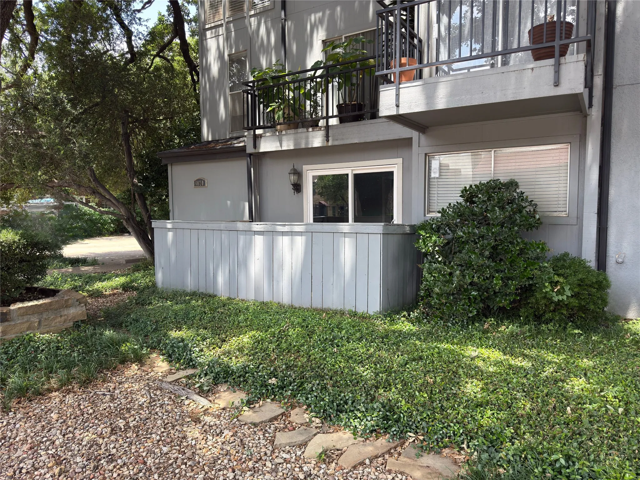 Condominium For Sale in Dallas County , 4020 Holland Avenue 106, Dallas, Texas 75219, 1 Bedroom, 1 Bathroom, Garage spaces, 591 Sqft, built in 1970, mls#21276708, Real Estate Agent in Dallas, Homes For Sale in Dallas county, Homes For Sale in Dallas, Realtor in Dallas Texas, Real Estate Brokerage Independent Realty Texas, Luminita Cordes Realtor