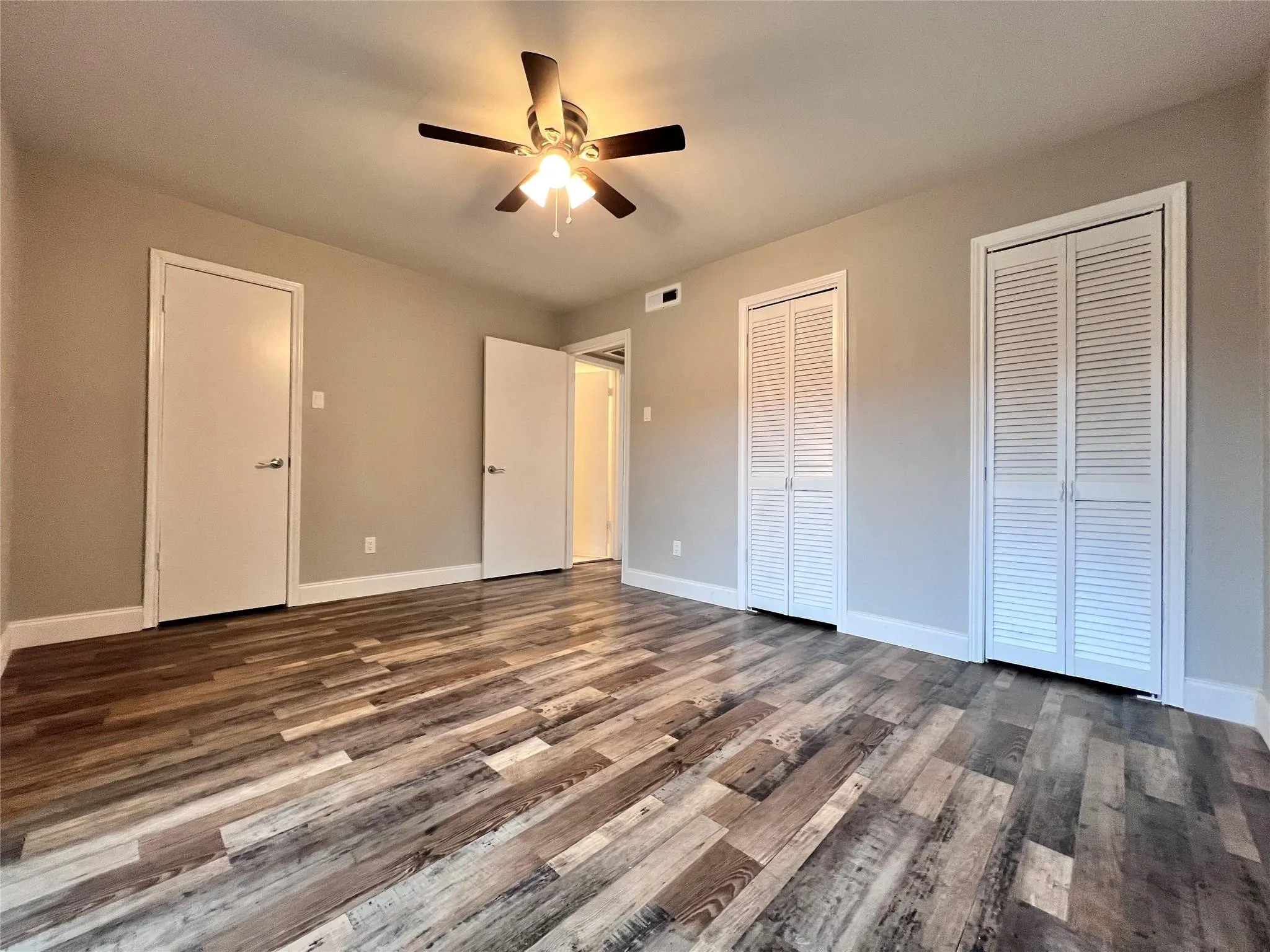 Condominium For Sale in Dallas County , 4020 Holland Avenue 106, Dallas, Texas 75219, 1 Bedroom, 1 Bathroom, Garage spaces, 591 Sqft, built in 1970, mls#21276708, Real Estate Agent in Dallas, Homes For Sale in Dallas county, Homes For Sale in Dallas, Realtor in Dallas Texas, Real Estate Brokerage Independent Realty Texas, Luminita Cordes Realtor
