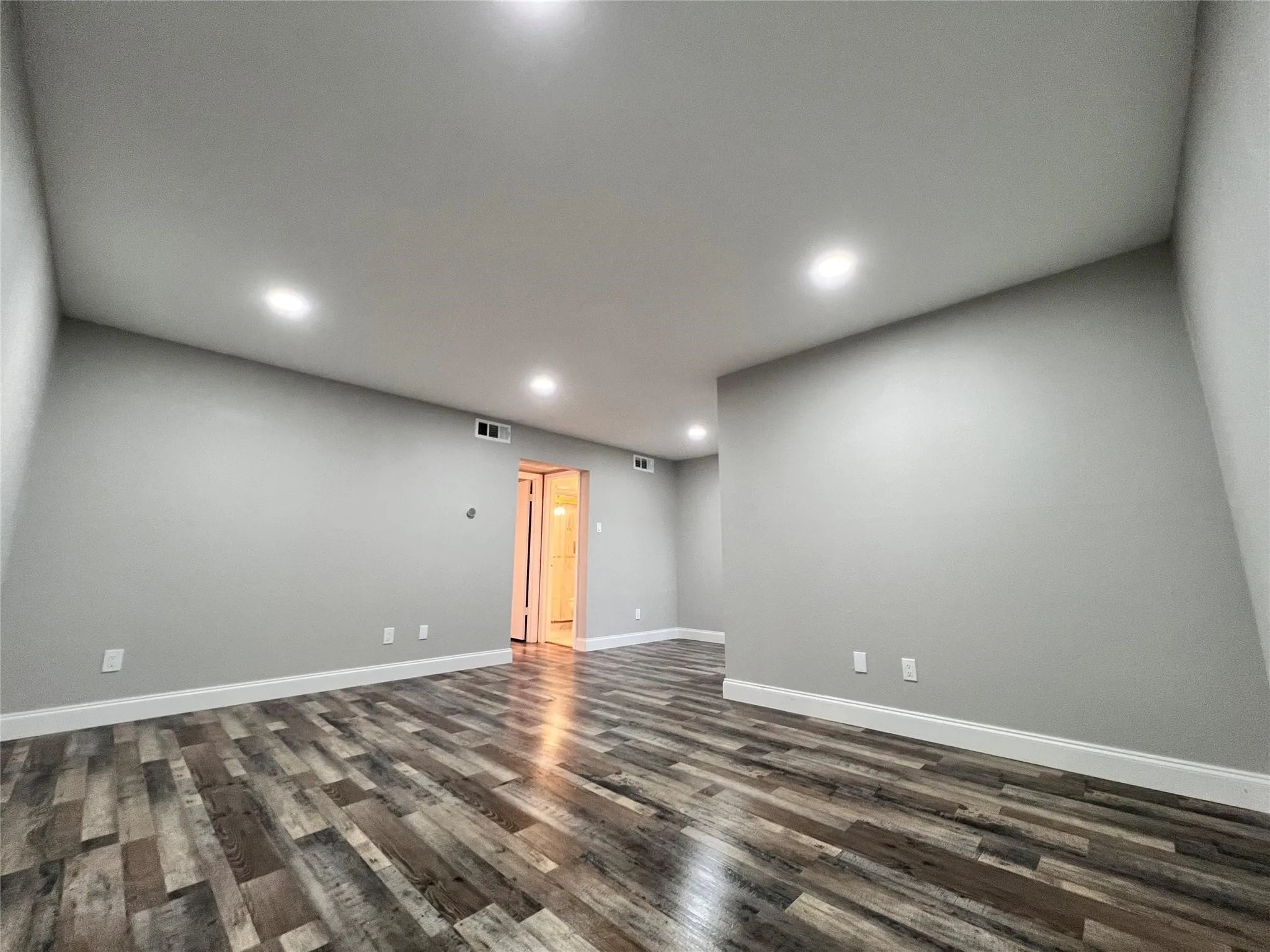 Condominium For Sale in Dallas County , 4020 Holland Avenue 106, Dallas, Texas 75219, 1 Bedroom, 1 Bathroom, Garage spaces, 591 Sqft, built in 1970, mls#21276708, Real Estate Agent in Dallas, Homes For Sale in Dallas county, Homes For Sale in Dallas, Realtor in Dallas Texas, Real Estate Brokerage Independent Realty Texas, Luminita Cordes Realtor