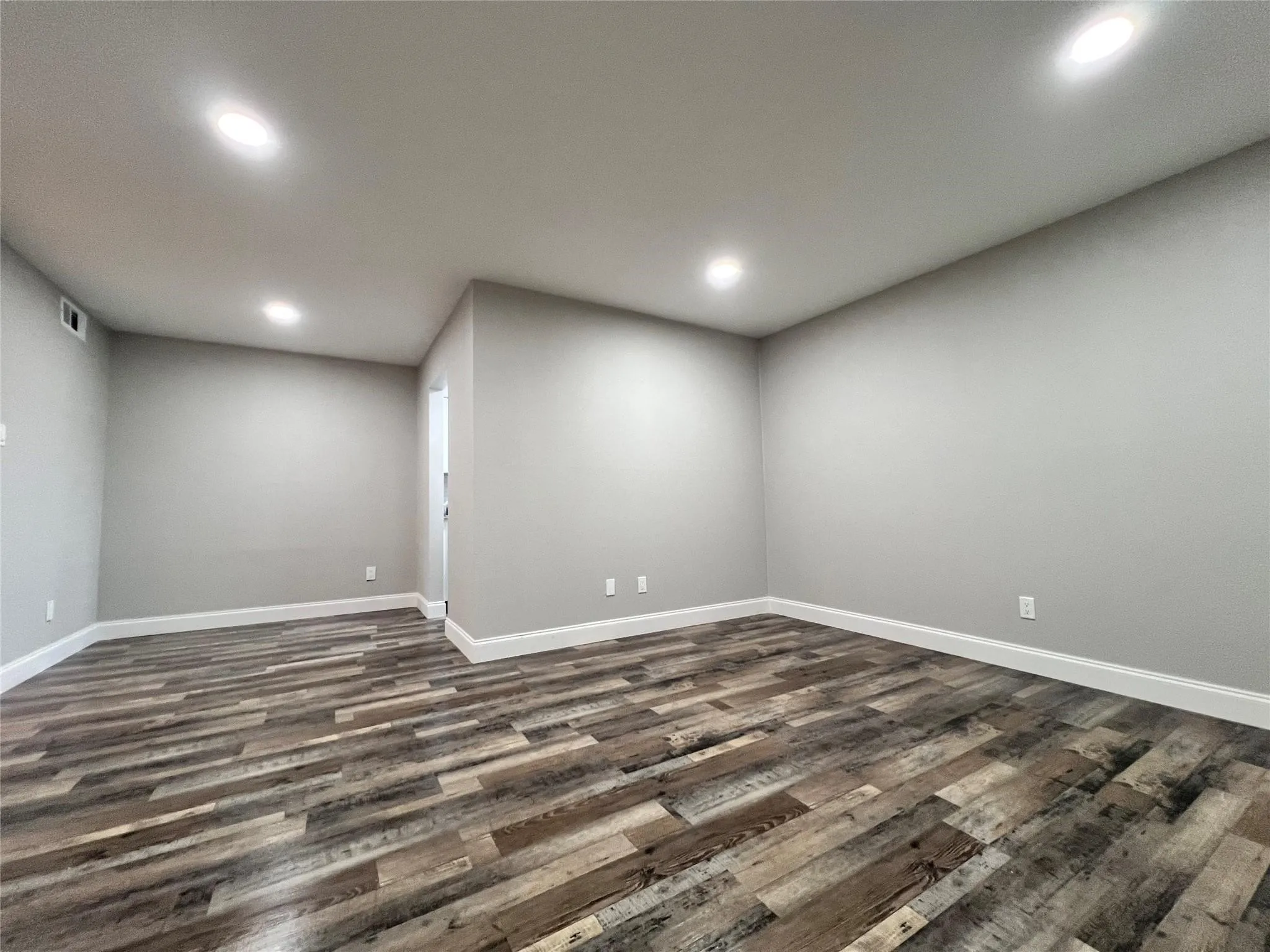 Condominium For Sale in Dallas County , 4020 Holland Avenue 106, Dallas, Texas 75219, 1 Bedroom, 1 Bathroom, Garage spaces, 591 Sqft, built in 1970, mls#21276708, Real Estate Agent in Dallas, Homes For Sale in Dallas county, Homes For Sale in Dallas, Realtor in Dallas Texas, Real Estate Brokerage Independent Realty Texas, Luminita Cordes Realtor