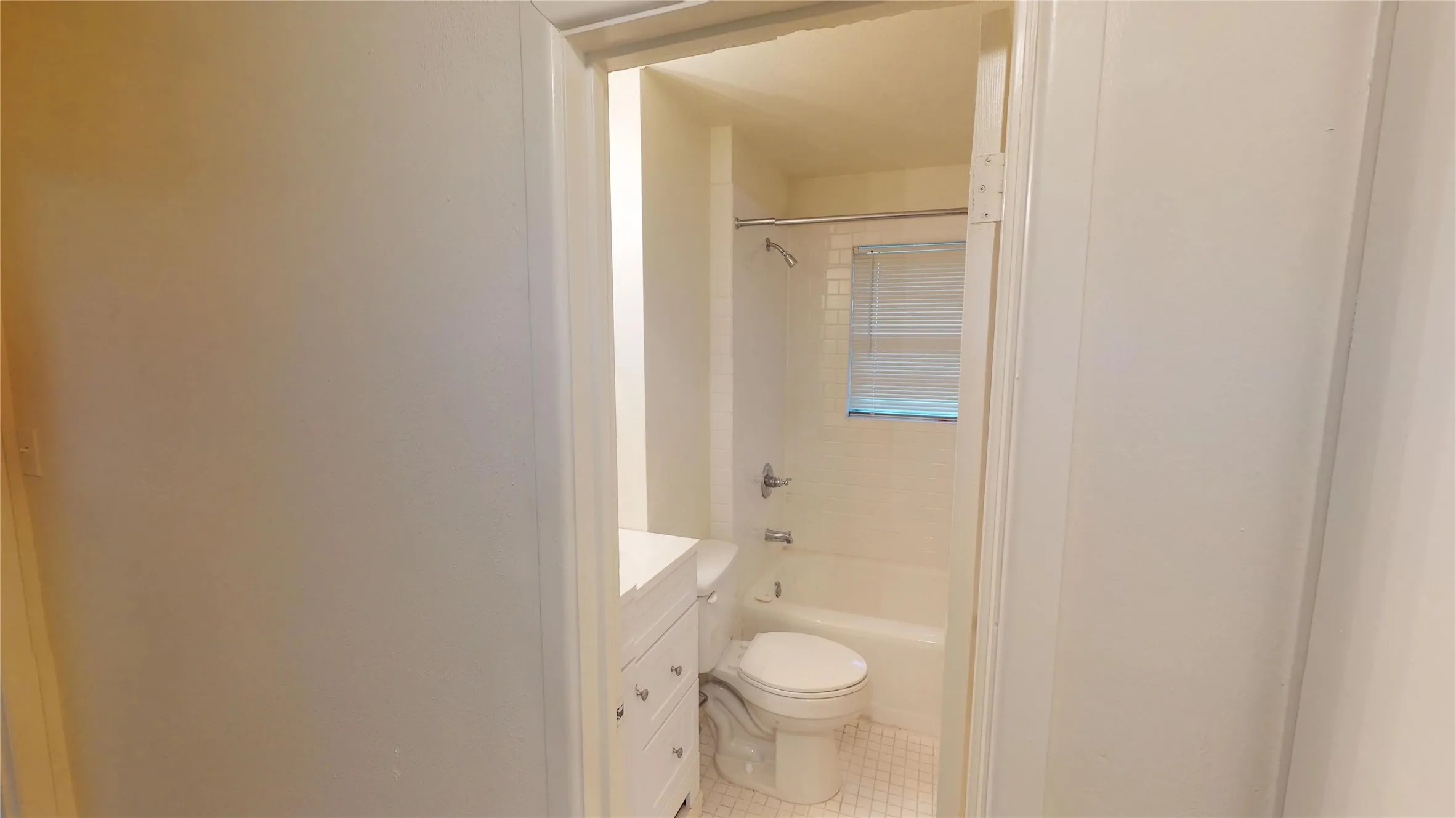 Single Family Residence For Sale in Denton County , 1705 Crescent Street, Denton, Texas 76201, 3 Bedroom, 2 Bathroom, 2 Garage spaces, 1,232 Sqft, built in 1958, mls#21277558, Real Estate Agent in Denton, Homes For Sale in Denton county, Homes For Sale in Denton, Realtor in Denton Texas, Real Estate Brokerage Independent Realty Texas, Luminita Cordes Realtor