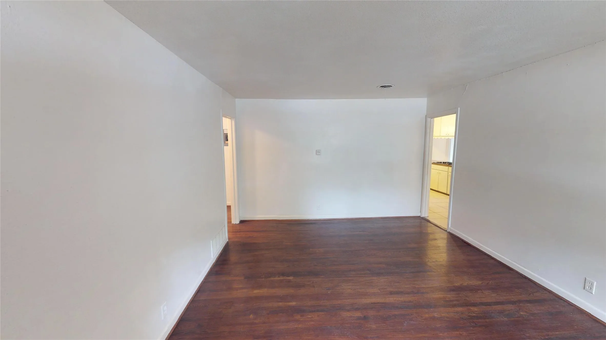 Single Family Residence For Sale in Denton County , 1705 Crescent Street, Denton, Texas 76201, 3 Bedroom, 2 Bathroom, 2 Garage spaces, 1,232 Sqft, built in 1958, mls#21277558, Real Estate Agent in Denton, Homes For Sale in Denton county, Homes For Sale in Denton, Realtor in Denton Texas, Real Estate Brokerage Independent Realty Texas, Luminita Cordes Realtor