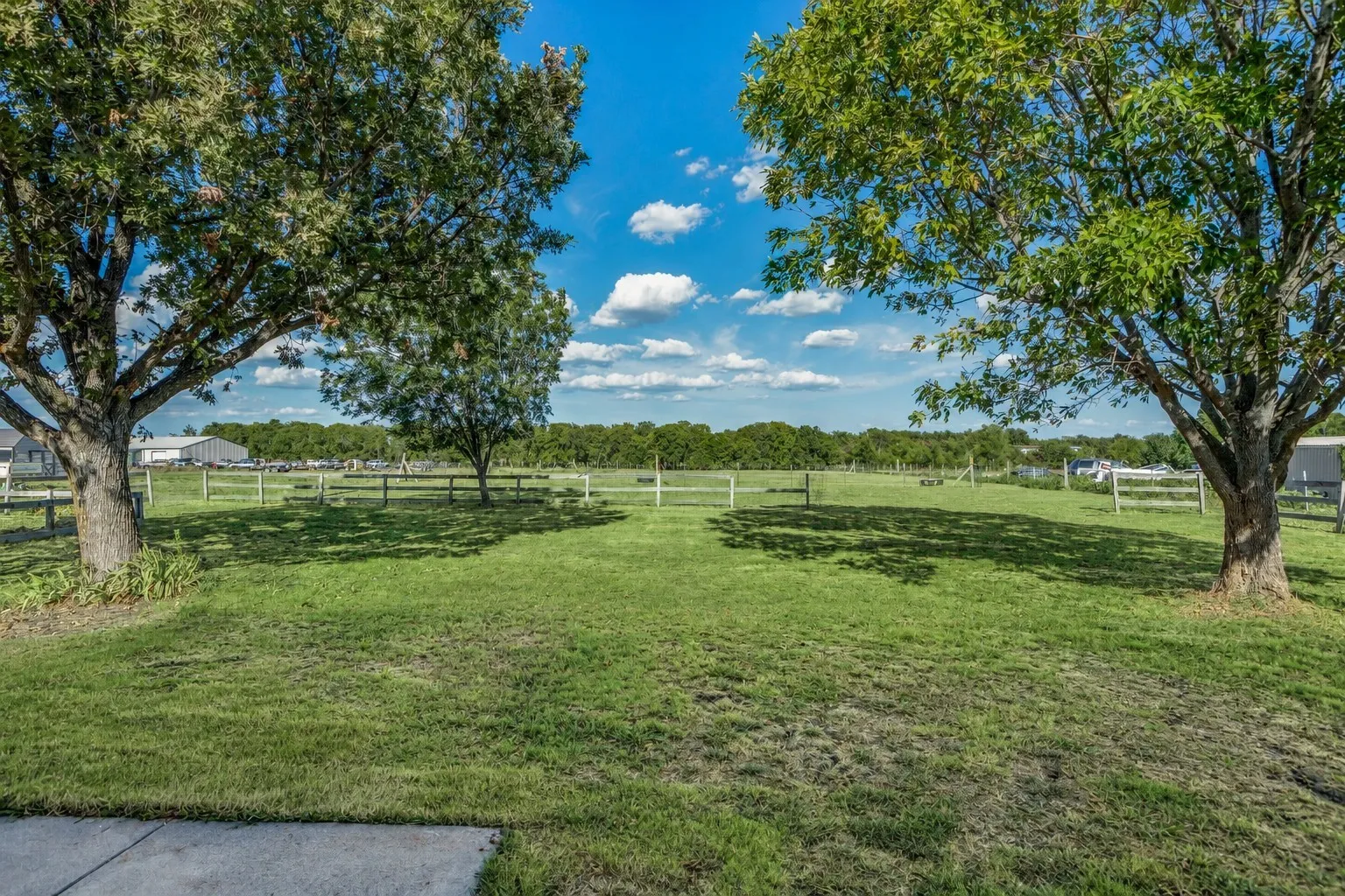 Single Family Residence For Sale in Collin County , 845 County Road 490, Princeton, Texas 75407, 4 Bedroom, 2 Bathroom, 2 Garage spaces, 2,677 Sqft, built in 1997, mls#21264386, Real Estate Agent in Princeton, Homes For Sale in Collin county, Homes For Sale in Princeton, Realtor in Princeton Texas, Real Estate Brokerage Independent Realty Texas, Luminita Cordes Realtor
