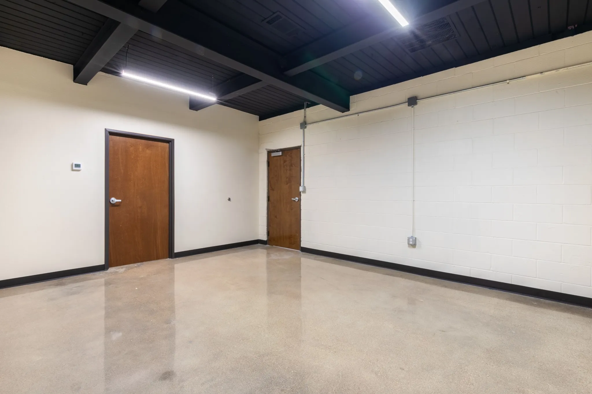 Warehouse For Rent in Tarrant County , 609 112th Street B, Arlington, Texas 76011, 0, 0, Garage spaces, 0 Sqft, built in 1966, Price $5,900, mls#21276532, Real Estate Agent in Arlington, Homes For Rent in Tarrant county, Homes For Rent in Arlington, Realtor in Arlington Texas, Real Estate Brokerage Independent Realty Texas, Luminita Cordes Realtor