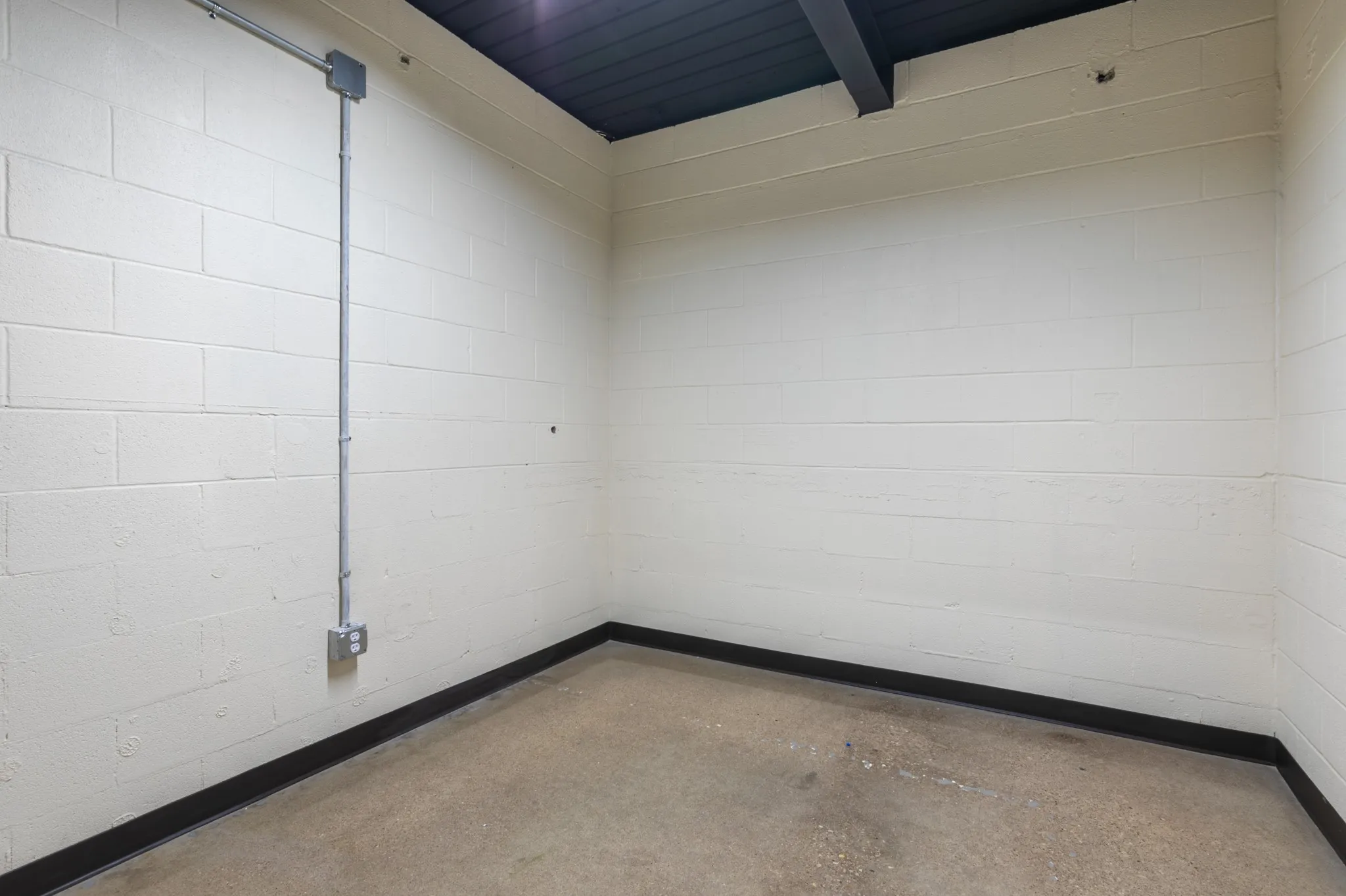 Warehouse For Rent in Tarrant County , 609 112th Street B, Arlington, Texas 76011, 0, 0, Garage spaces, 0 Sqft, built in 1966, Price $5,900, mls#21276532, Real Estate Agent in Arlington, Homes For Rent in Tarrant county, Homes For Rent in Arlington, Realtor in Arlington Texas, Real Estate Brokerage Independent Realty Texas, Luminita Cordes Realtor