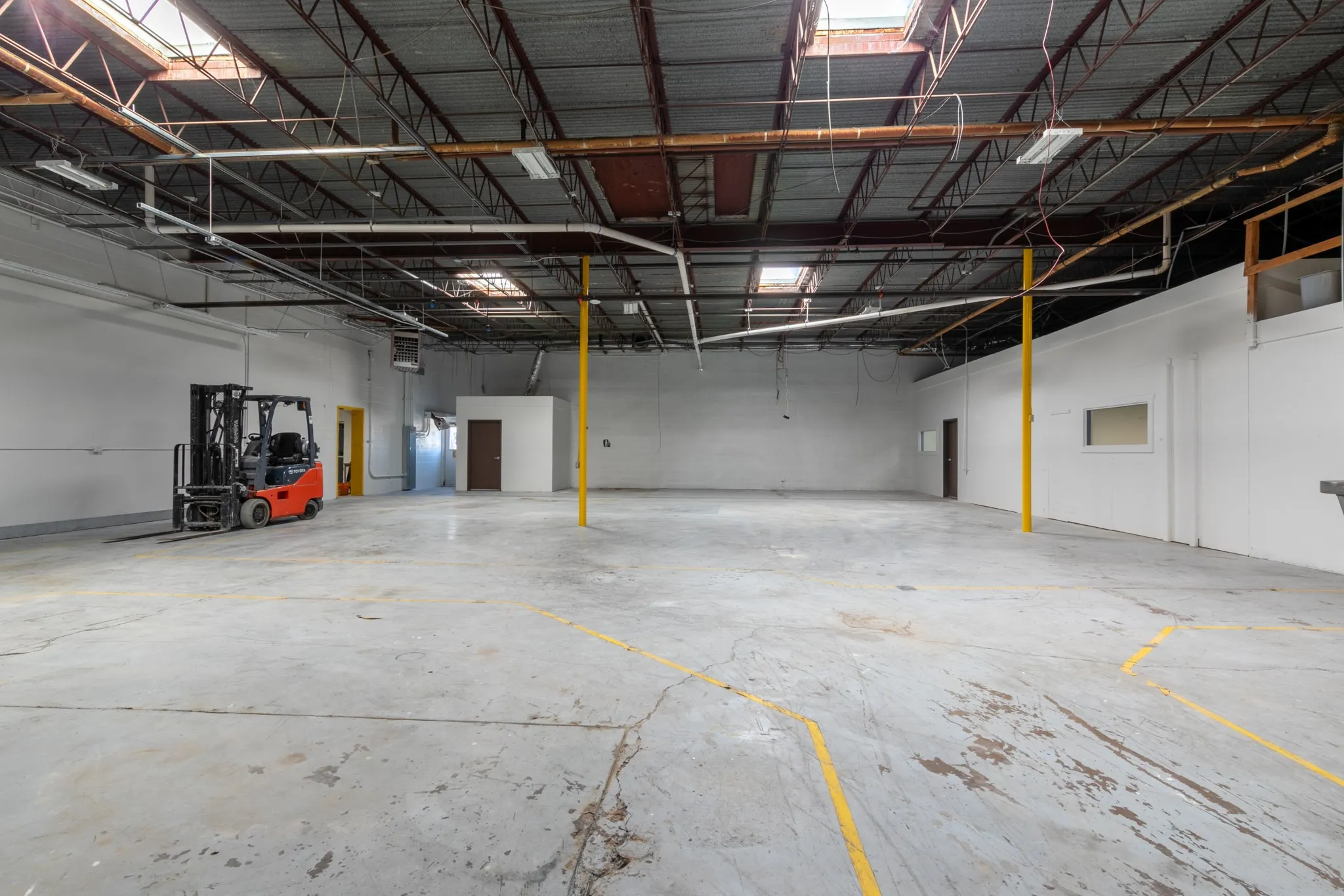 Warehouse For Rent in Tarrant County , 609 112th Street B, Arlington, Texas 76011, 0, 0, Garage spaces, 0 Sqft, built in 1966, Price $5,900, mls#21276532, Real Estate Agent in Arlington, Homes For Rent in Tarrant county, Homes For Rent in Arlington, Realtor in Arlington Texas, Real Estate Brokerage Independent Realty Texas, Luminita Cordes Realtor