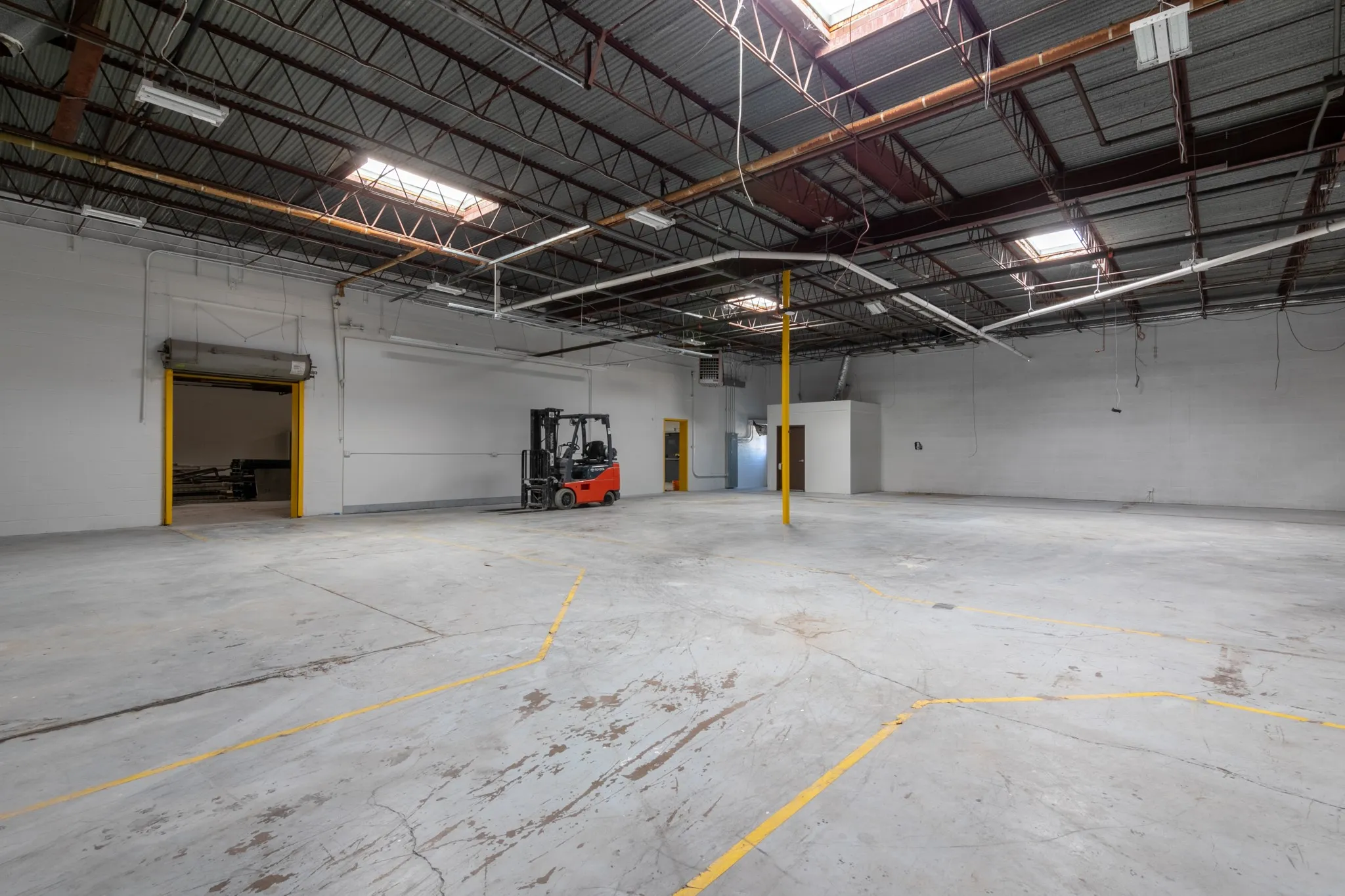 Warehouse For Rent in Tarrant County , 609 112th Street B, Arlington, Texas 76011, 0, 0, Garage spaces, 0 Sqft, built in 1966, Price $5,900, mls#21276532, Real Estate Agent in Arlington, Homes For Rent in Tarrant county, Homes For Rent in Arlington, Realtor in Arlington Texas, Real Estate Brokerage Independent Realty Texas, Luminita Cordes Realtor