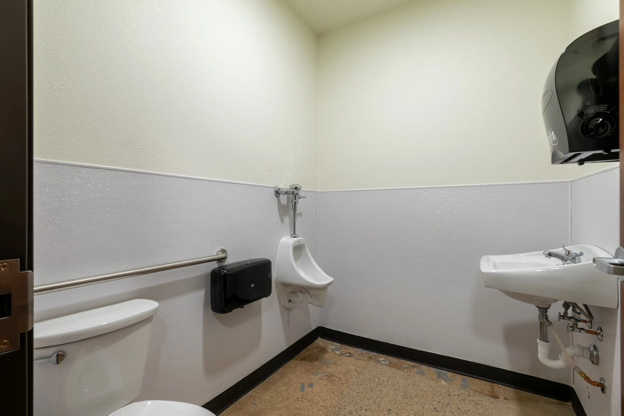 Warehouse For Rent in Tarrant County , 609 112th Street B, Arlington, Texas 76011, 0, 0, Garage spaces, 0 Sqft, built in 1966, Price $5,900, mls#21276532, Real Estate Agent in Arlington, Homes For Rent in Tarrant county, Homes For Rent in Arlington, Realtor in Arlington Texas, Real Estate Brokerage Independent Realty Texas, Luminita Cordes Realtor