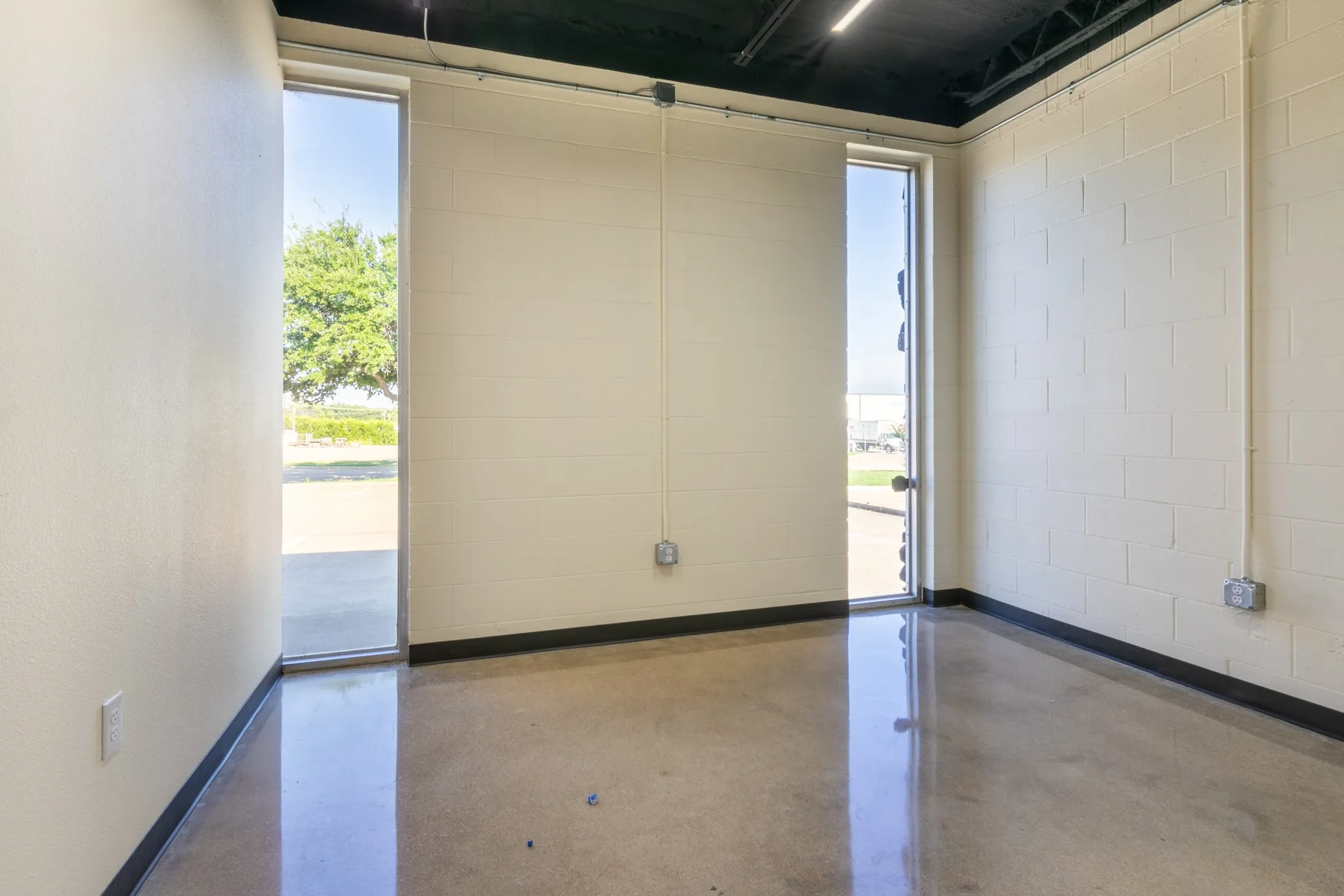 Warehouse For Rent in Tarrant County , 609 112th Street B, Arlington, Texas 76011, 0, 0, Garage spaces, 0 Sqft, built in 1966, Price $5,900, mls#21276532, Real Estate Agent in Arlington, Homes For Rent in Tarrant county, Homes For Rent in Arlington, Realtor in Arlington Texas, Real Estate Brokerage Independent Realty Texas, Luminita Cordes Realtor