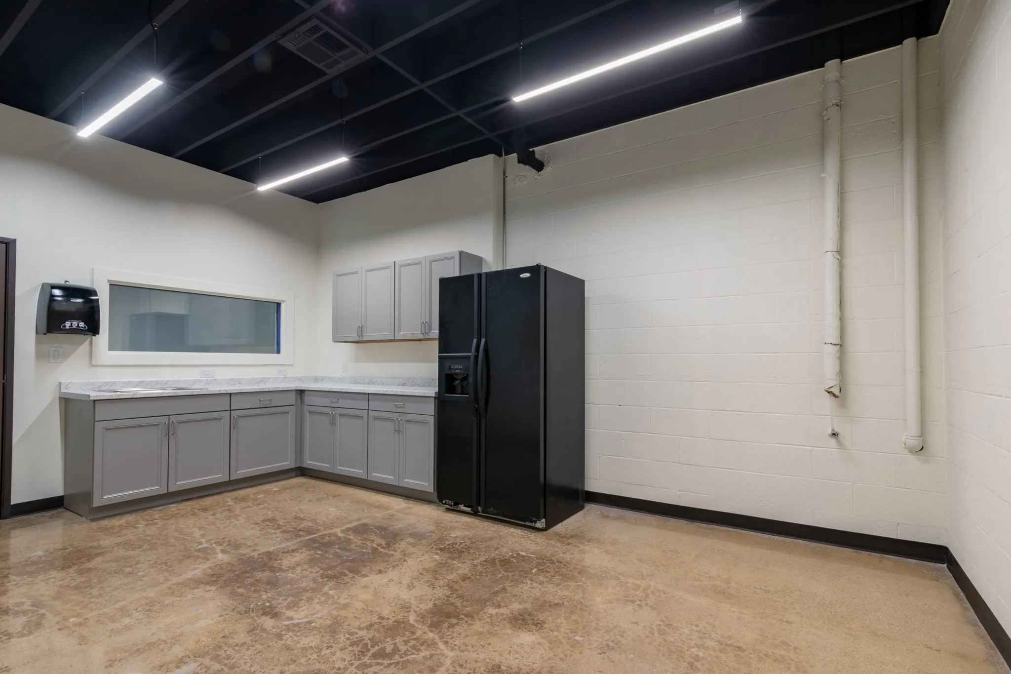 Warehouse For Rent in Tarrant County , 609 112th Street B, Arlington, Texas 76011, 0, 0, Garage spaces, 0 Sqft, built in 1966, Price $5,900, mls#21276532, Real Estate Agent in Arlington, Homes For Rent in Tarrant county, Homes For Rent in Arlington, Realtor in Arlington Texas, Real Estate Brokerage Independent Realty Texas, Luminita Cordes Realtor