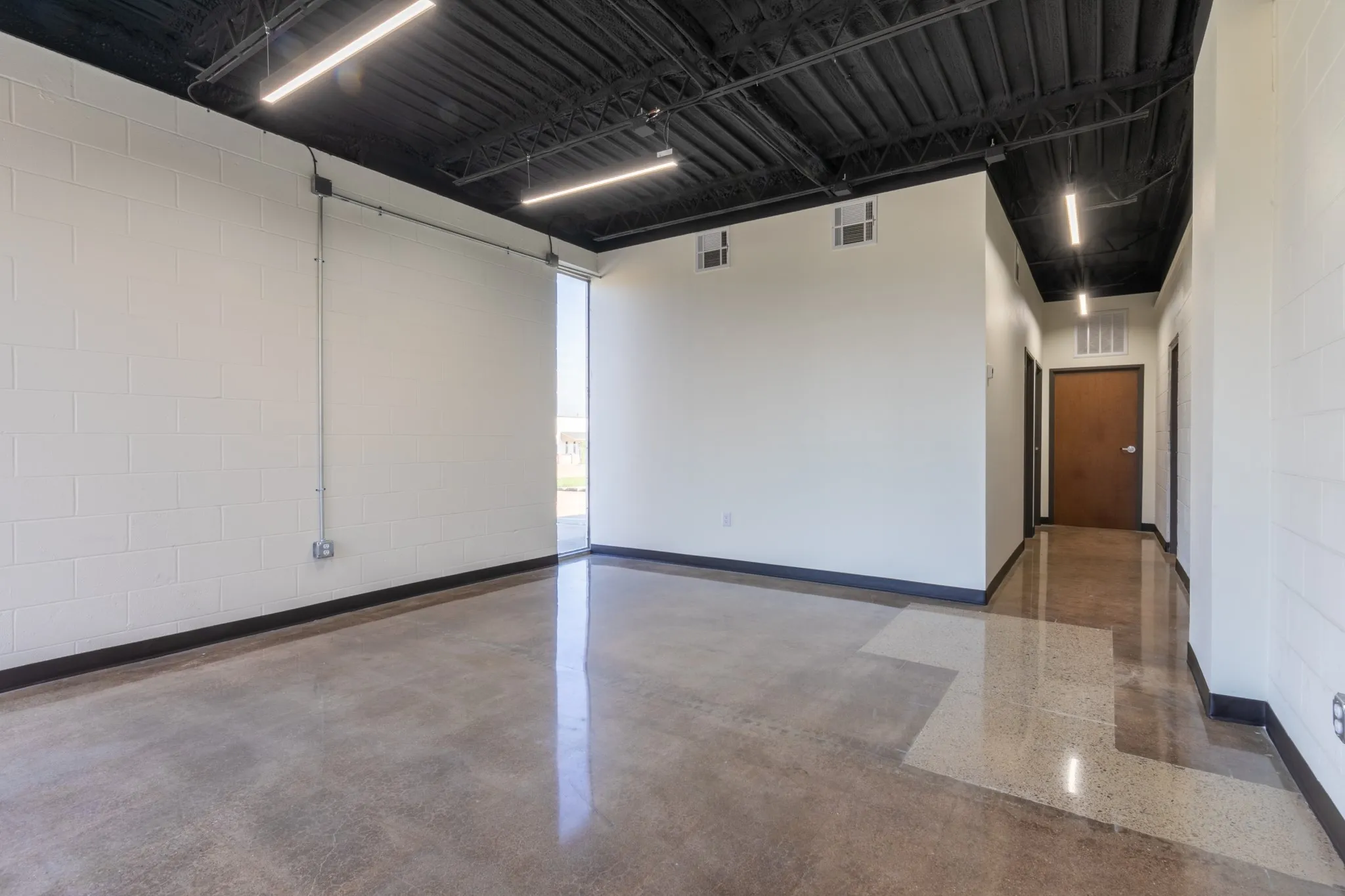 Warehouse For Rent in Tarrant County , 609 112th Street B, Arlington, Texas 76011, 0, 0, Garage spaces, 0 Sqft, built in 1966, Price $5,900, mls#21276532, Real Estate Agent in Arlington, Homes For Rent in Tarrant county, Homes For Rent in Arlington, Realtor in Arlington Texas, Real Estate Brokerage Independent Realty Texas, Luminita Cordes Realtor