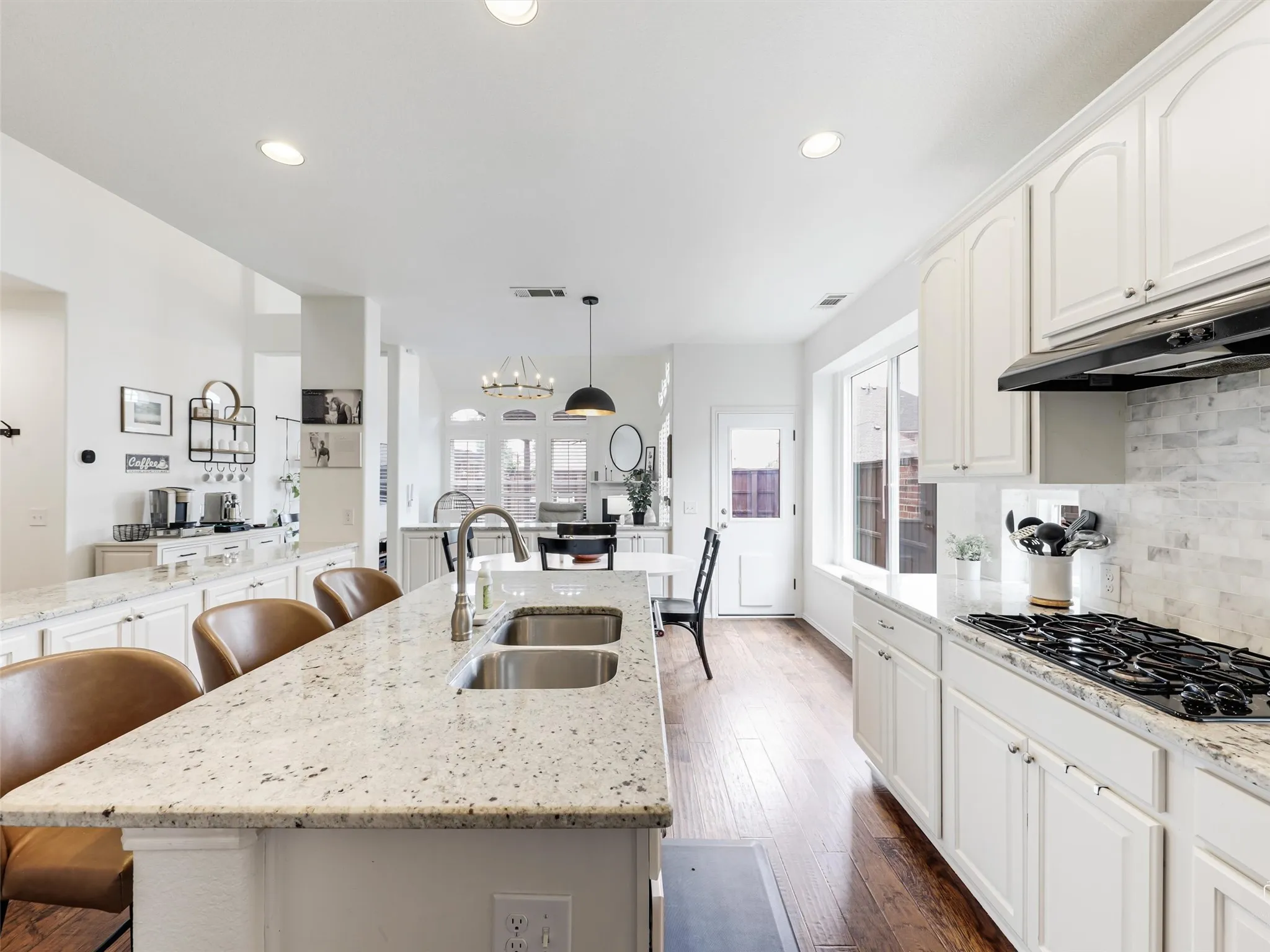 Single Family Residence For Sale in Denton County , 2373 Falcon Point Drive, Frisco, Texas 75033, 4 Bedroom, 4 Bathroom, 2 Garage spaces, 3,381 Sqft, built in 2005, mls#21276418, Real Estate Agent in Frisco, Homes For Sale in Denton county, Homes For Sale in Frisco, Realtor in Frisco Texas, Real Estate Brokerage Independent Realty Texas, Luminita Cordes Realtor