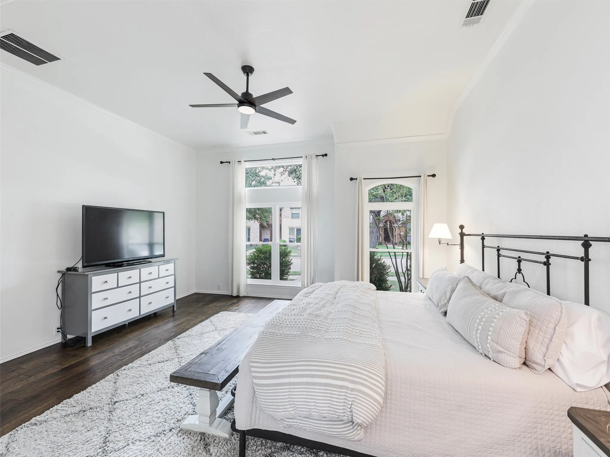 Single Family Residence For Sale in Denton County , 2373 Falcon Point Drive, Frisco, Texas 75033, 4 Bedroom, 4 Bathroom, 2 Garage spaces, 3,381 Sqft, built in 2005, mls#21276418, Real Estate Agent in Frisco, Homes For Sale in Denton county, Homes For Sale in Frisco, Realtor in Frisco Texas, Real Estate Brokerage Independent Realty Texas, Luminita Cordes Realtor