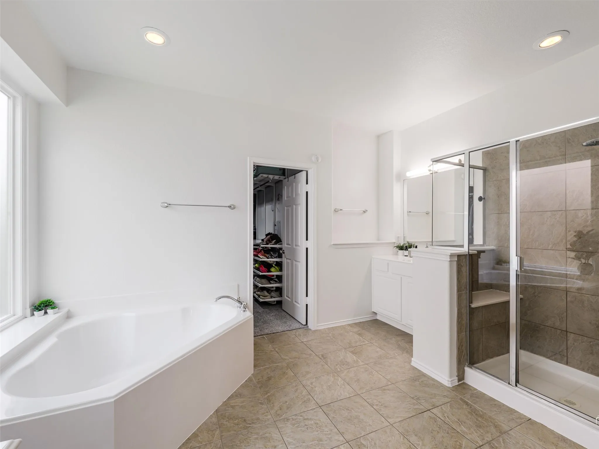 Single Family Residence For Sale in Denton County , 2373 Falcon Point Drive, Frisco, Texas 75033, 4 Bedroom, 4 Bathroom, 2 Garage spaces, 3,381 Sqft, built in 2005, mls#21276418, Real Estate Agent in Frisco, Homes For Sale in Denton county, Homes For Sale in Frisco, Realtor in Frisco Texas, Real Estate Brokerage Independent Realty Texas, Luminita Cordes Realtor