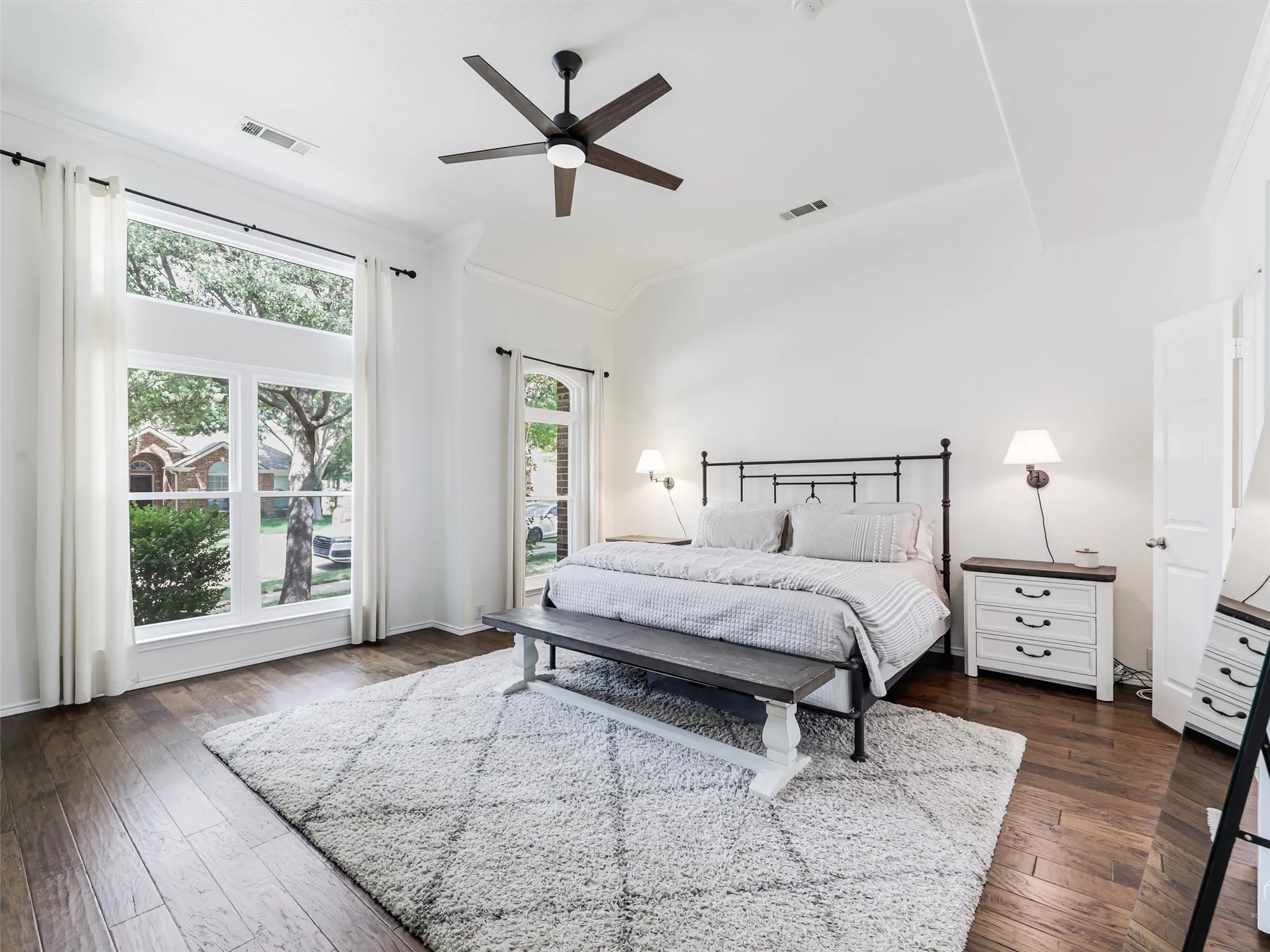 Single Family Residence For Sale in Denton County , 2373 Falcon Point Drive, Frisco, Texas 75033, 4 Bedroom, 4 Bathroom, 2 Garage spaces, 3,381 Sqft, built in 2005, mls#21276418, Real Estate Agent in Frisco, Homes For Sale in Denton county, Homes For Sale in Frisco, Realtor in Frisco Texas, Real Estate Brokerage Independent Realty Texas, Luminita Cordes Realtor